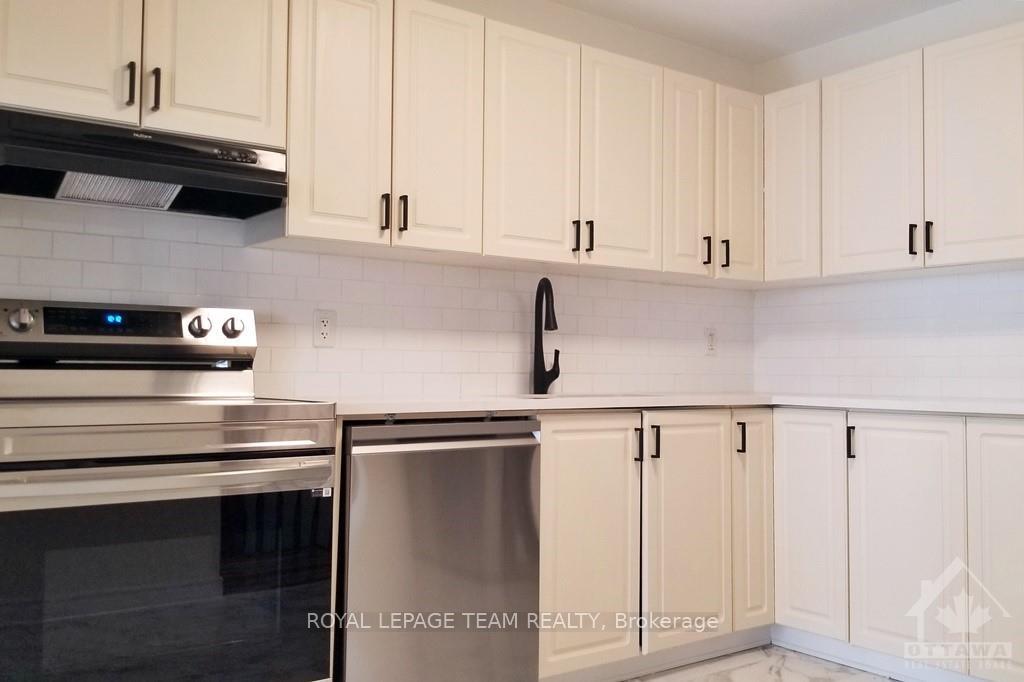 Photo 4 of 204 Garrity Crescent, Ottawa, Barrhaven - Strandherd — HOMEH