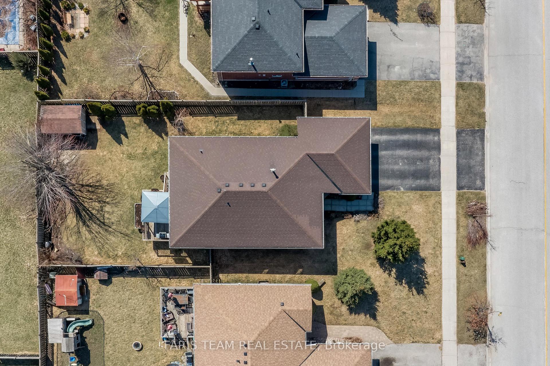 Photo 2 of 122 Sandringham Drive, Barrie, Innis-Shore — HOMEH