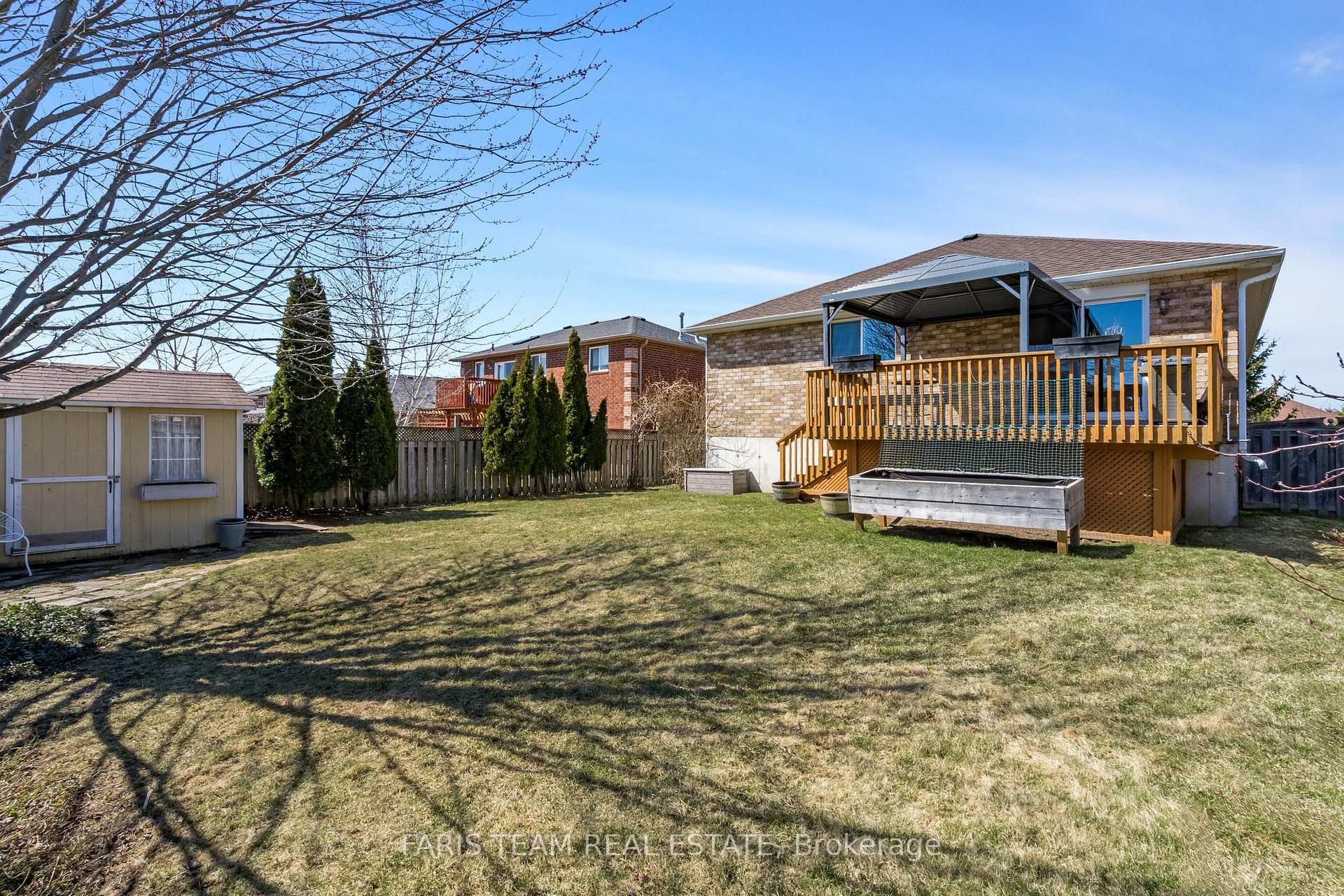 Photo 4 of 122 Sandringham Drive, Barrie, Innis-Shore — HOMEH