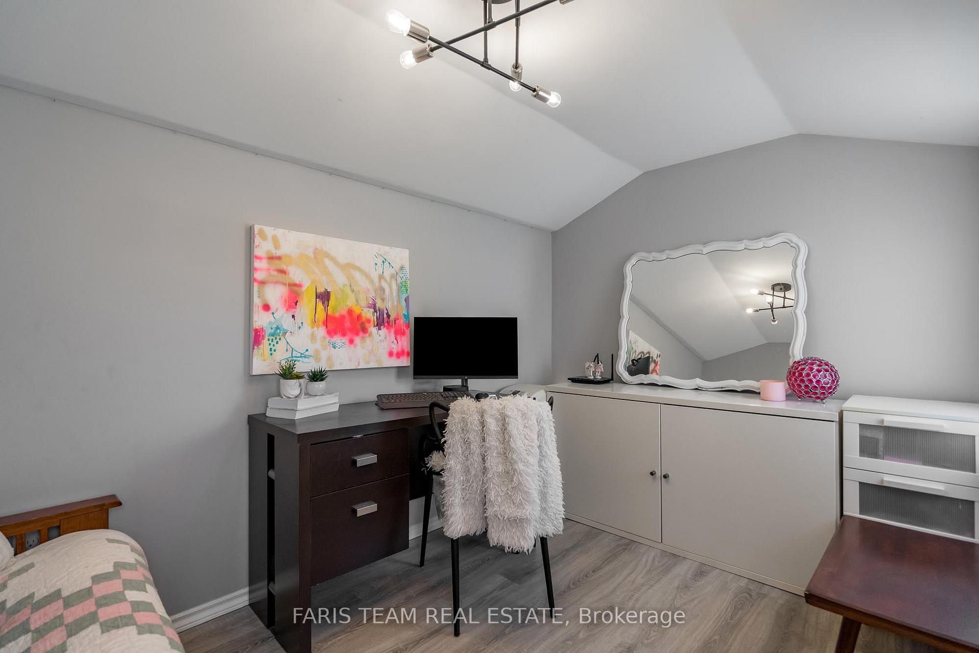 Photo 5 of 122 Sandringham Drive, Barrie, Innis-Shore — HOMEH