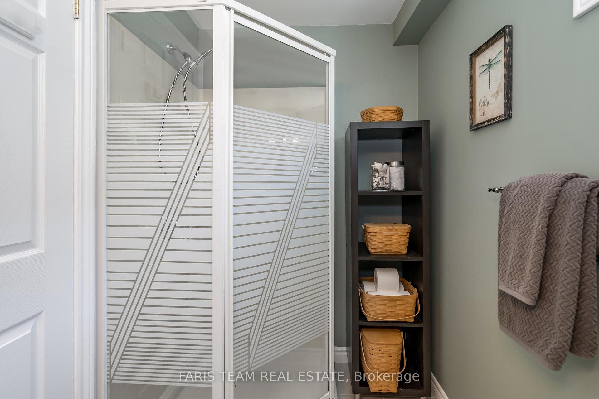 Photo 10 of 122 Sandringham Drive, Barrie, Innis-Shore — HOMEH