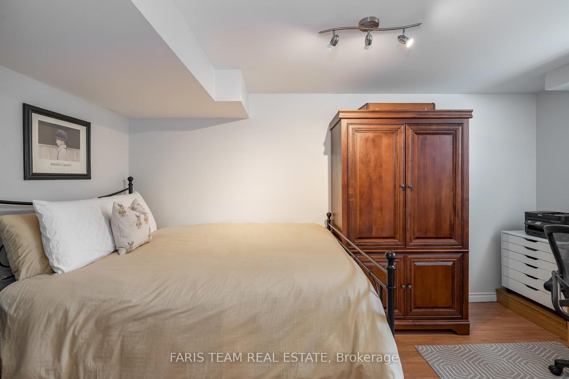 Photo 12 of 122 Sandringham Drive, Barrie, Innis-Shore — HOMEH