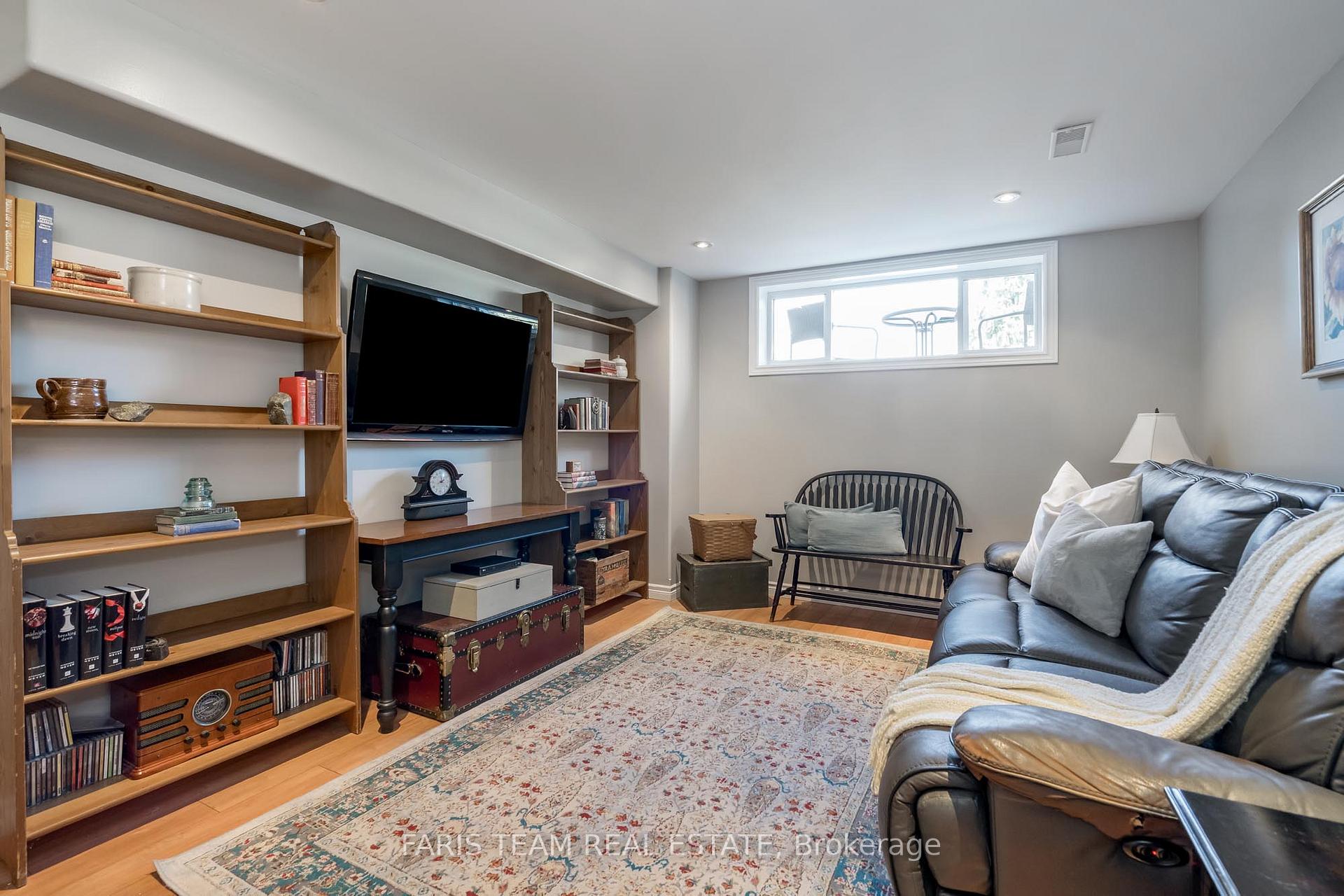 Photo 14 of 122 Sandringham Drive, Barrie, Innis-Shore — HOMEH