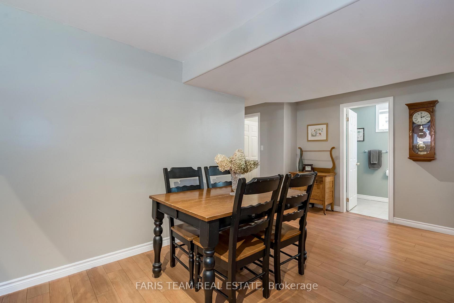 Photo 18 of 122 Sandringham Drive, Barrie, Innis-Shore — HOMEH