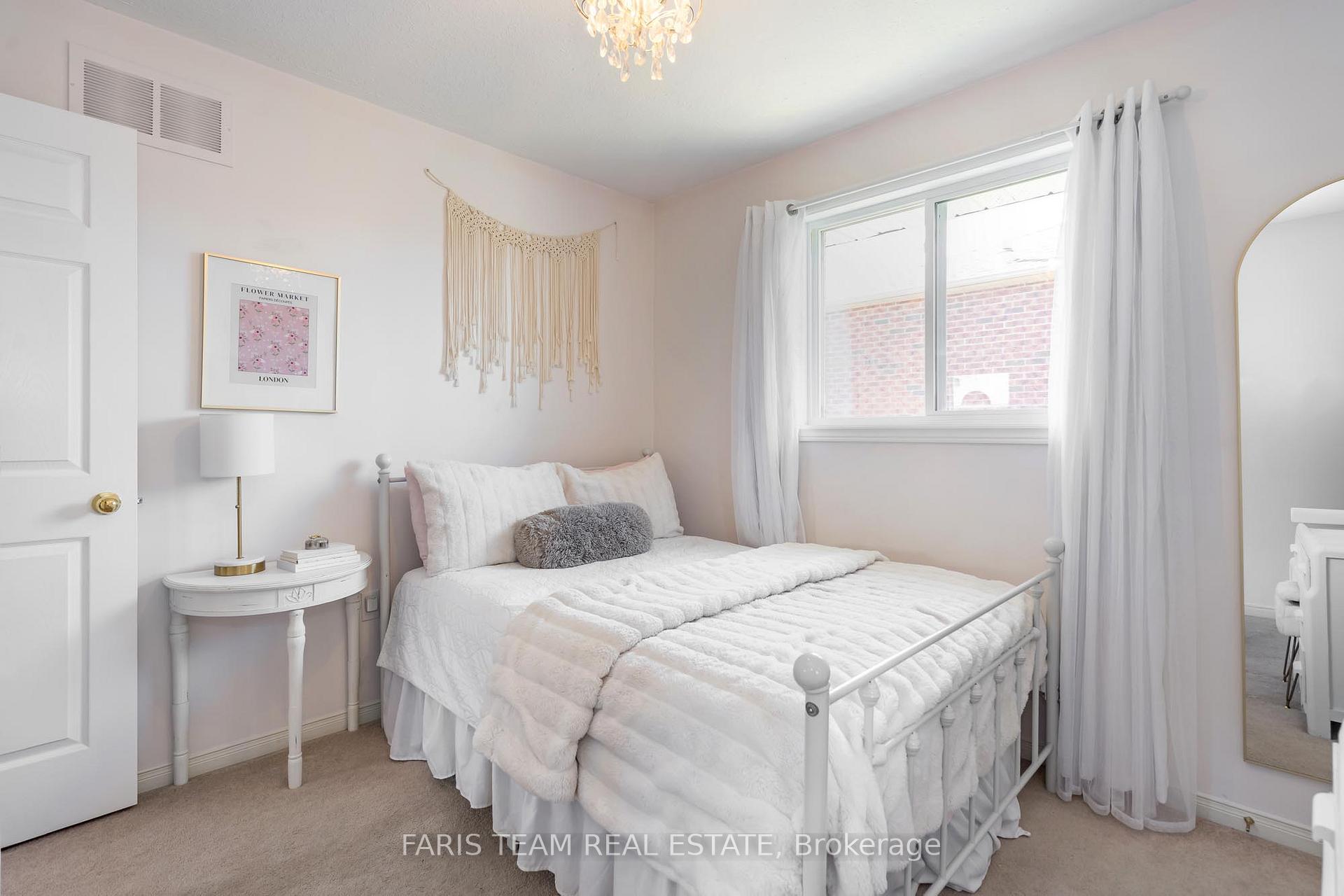 Photo 22 of 122 Sandringham Drive, Barrie, Innis-Shore — HOMEH