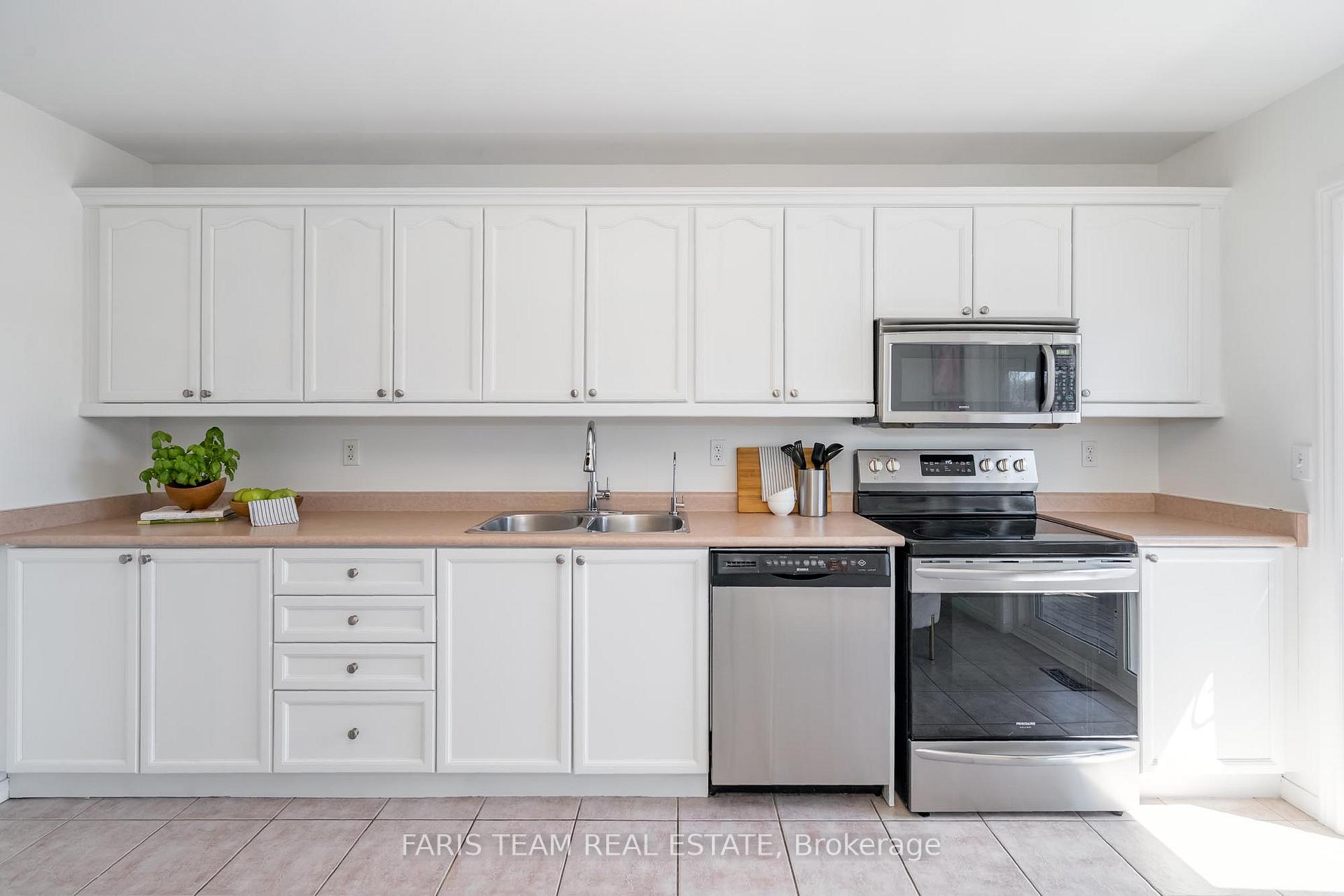 Photo 33 of 122 Sandringham Drive, Barrie, Innis-Shore — HOMEH