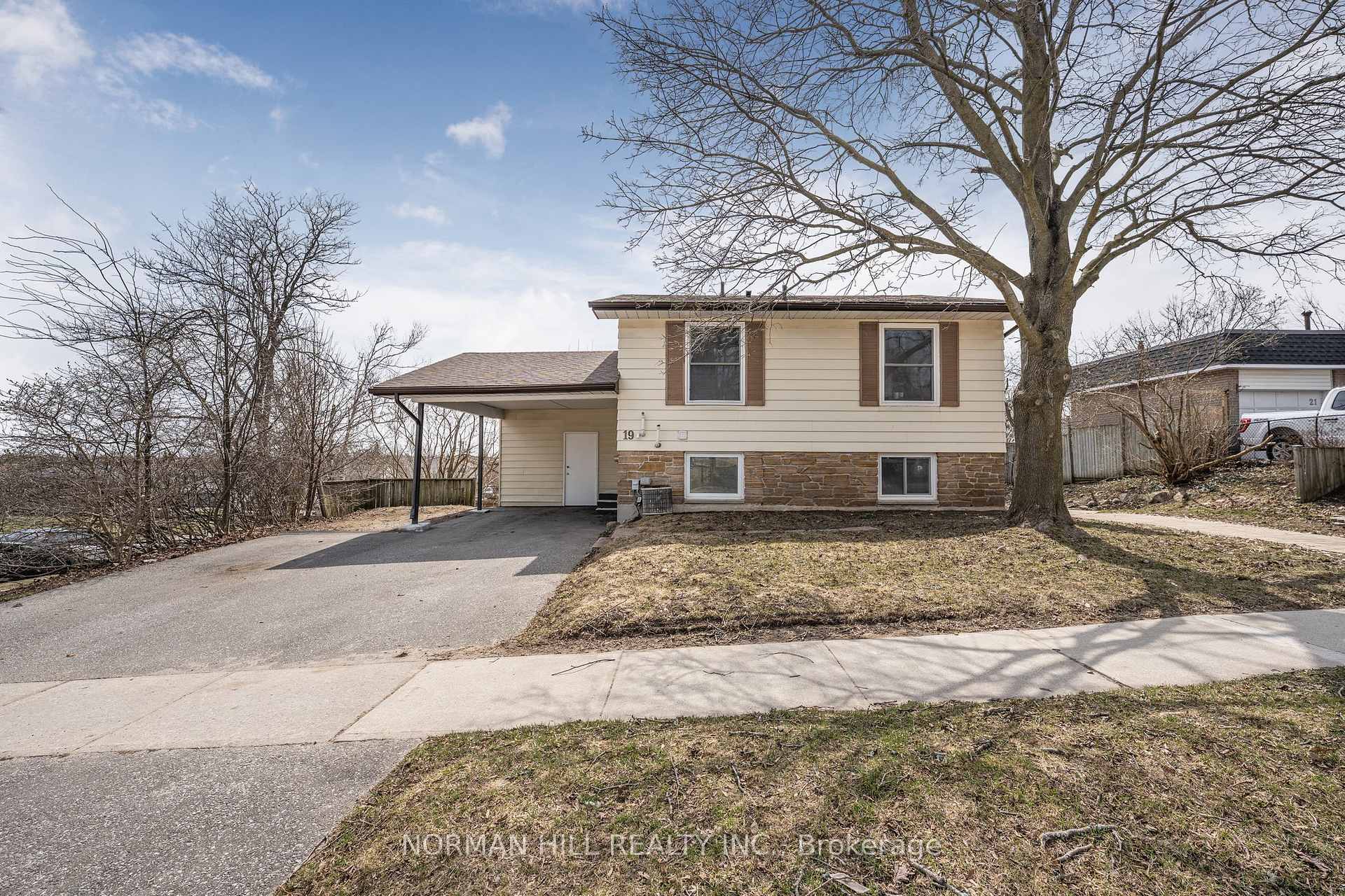 Photo 2 of 19 Collete Crescent, Barrie, Cundles East — HOMEH