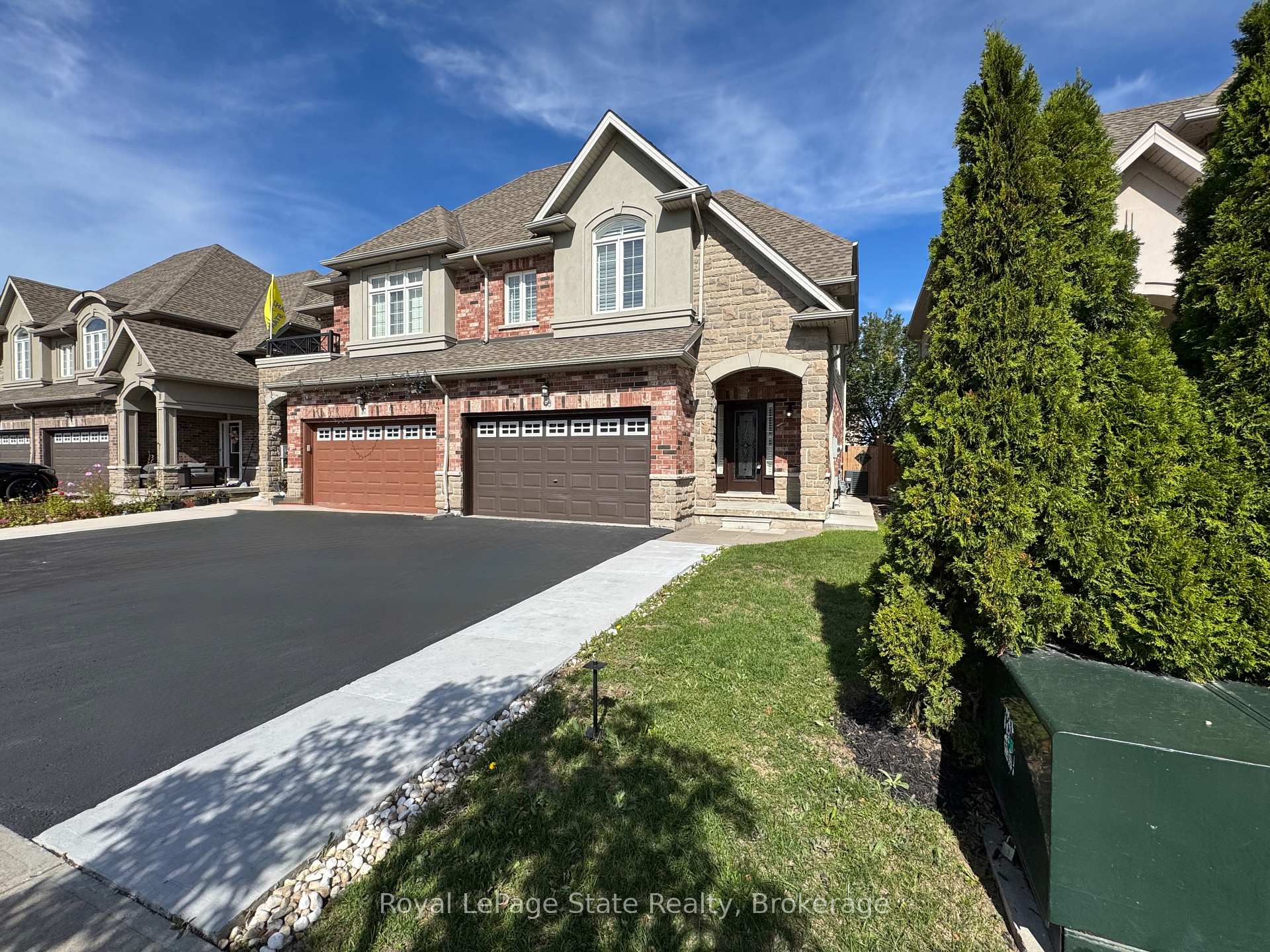 Photo 2 of 59 Galileo Drive, Hamilton, Lakeshore — HOMEH