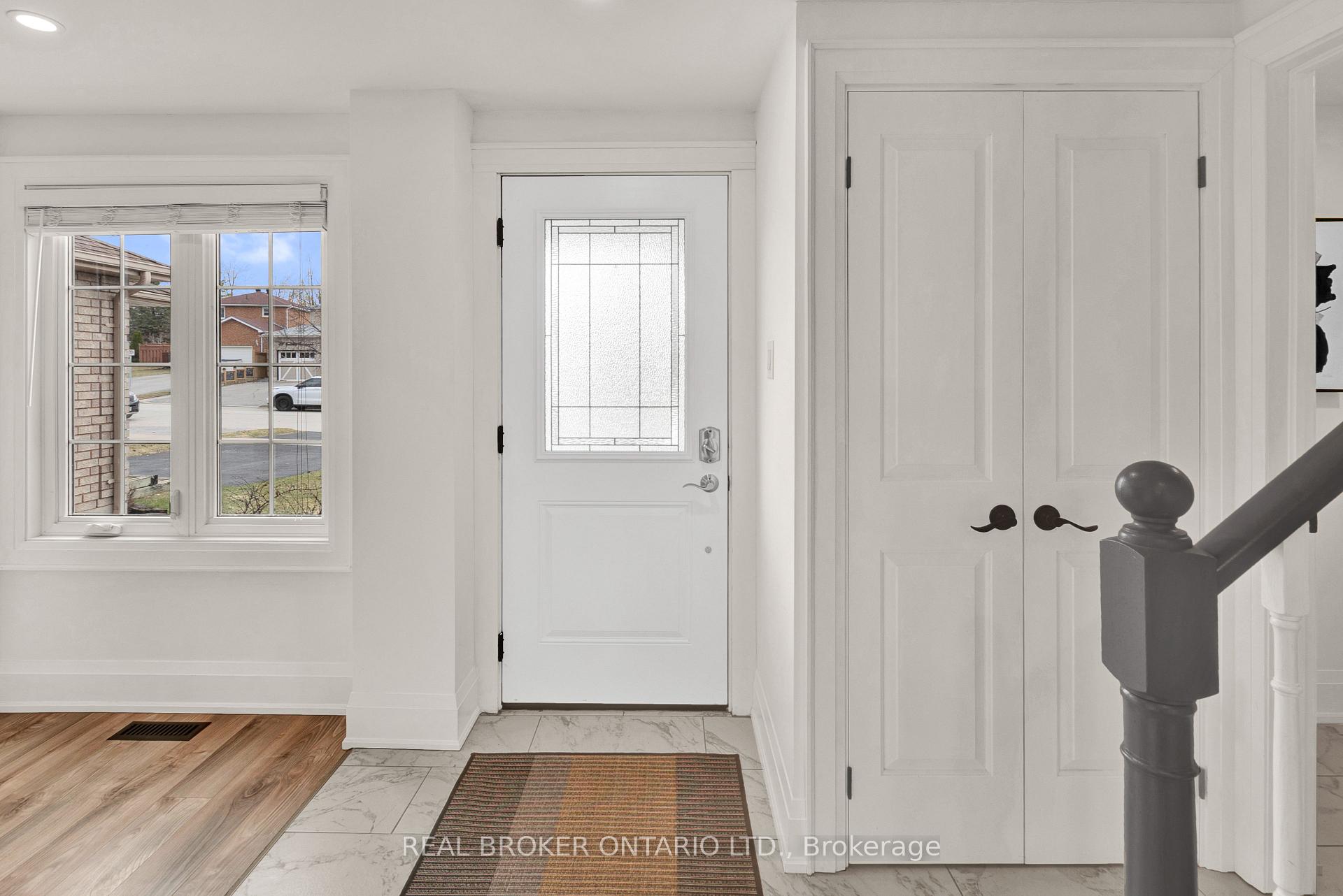 Photo 3 of 34 Geddes Crescent, Barrie, Northwest — HOMEH