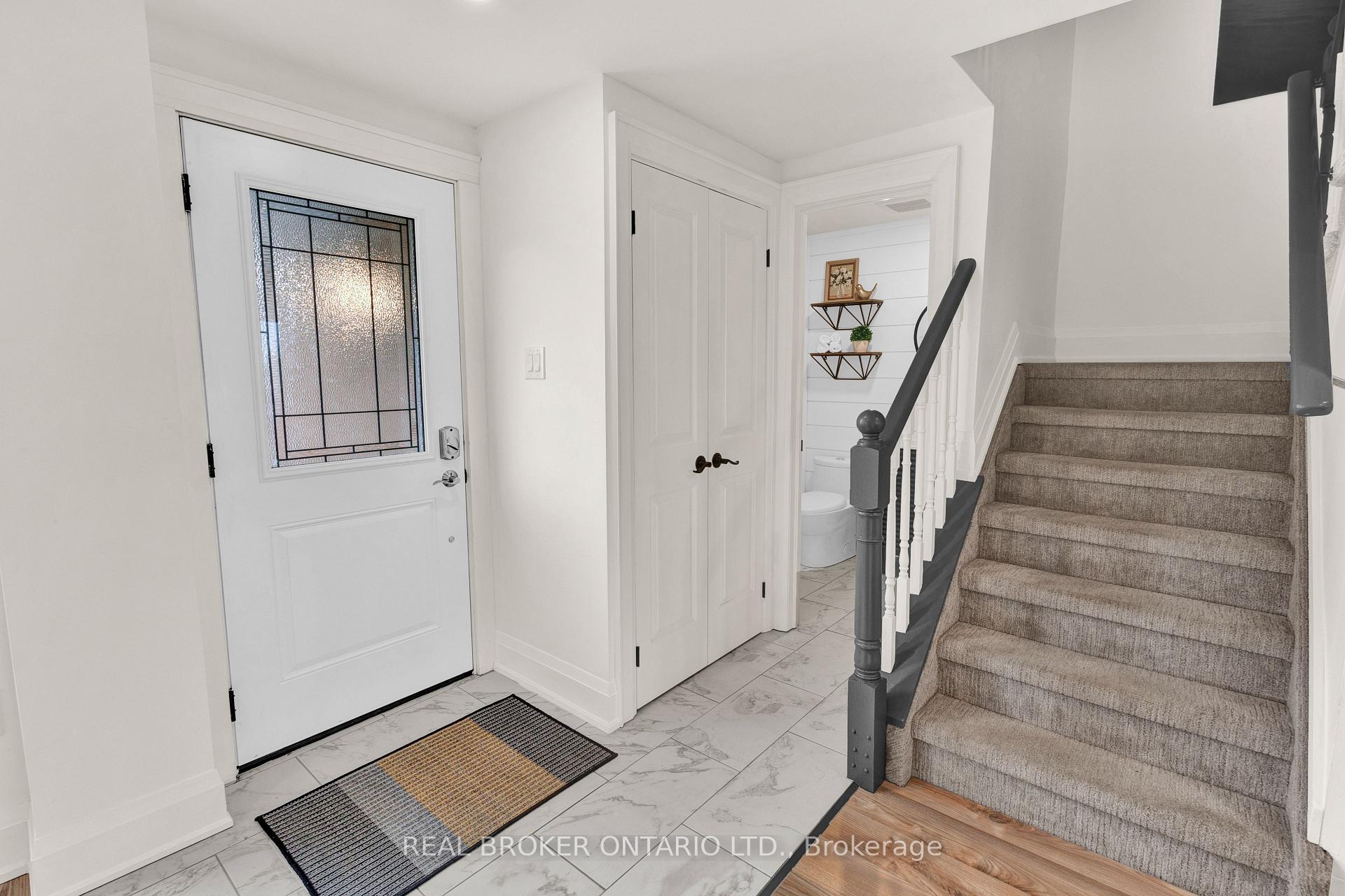 Photo 4 of 34 Geddes Crescent, Barrie, Northwest — HOMEH