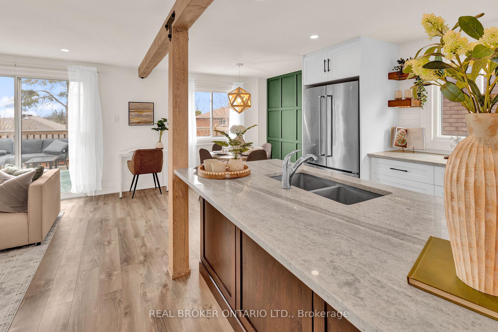 Photo 8 of 34 Geddes Crescent, Barrie, Northwest — HOMEH