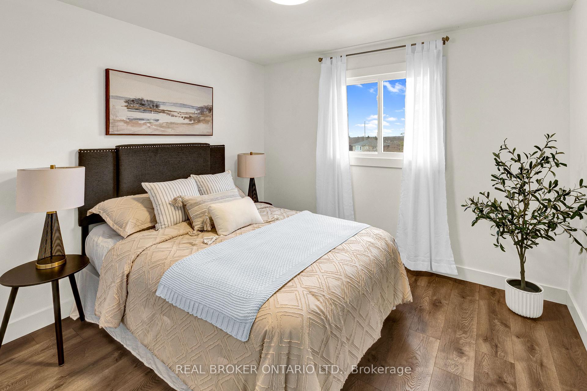 Photo 16 of 34 Geddes Crescent, Barrie, Northwest — HOMEH
