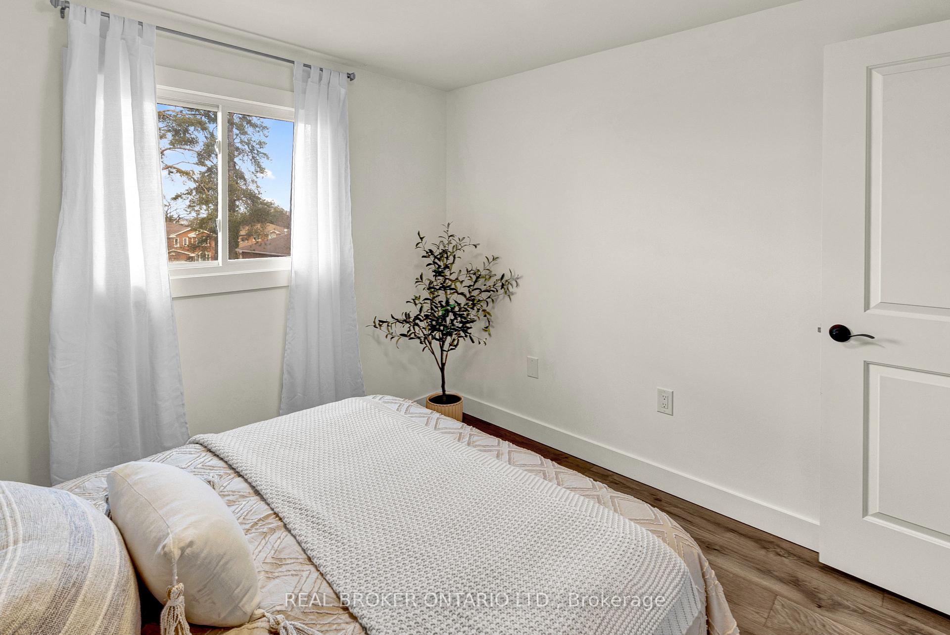 Photo 17 of 34 Geddes Crescent, Barrie, Northwest — HOMEH