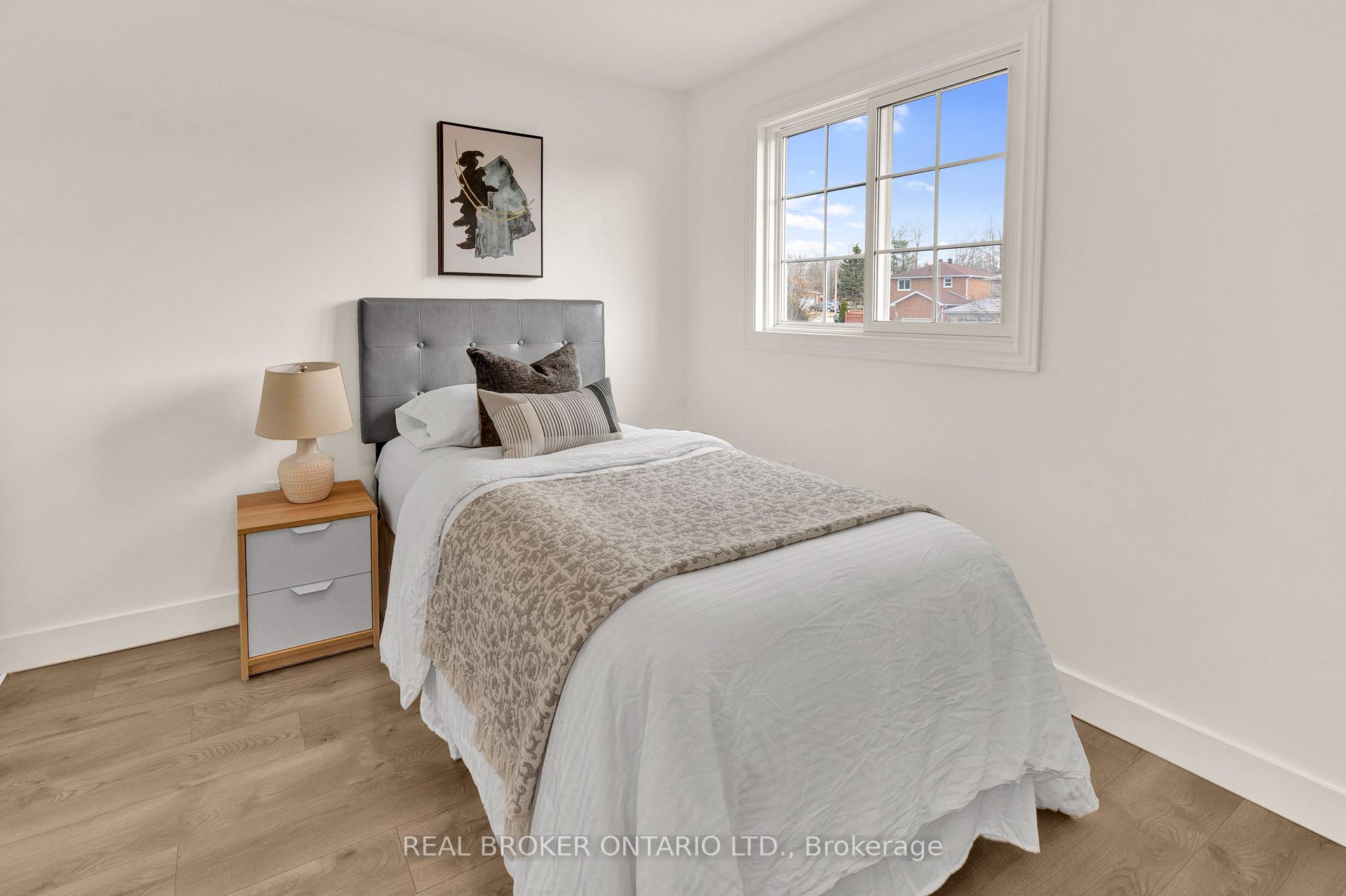 Photo 18 of 34 Geddes Crescent, Barrie, Northwest — HOMEH
