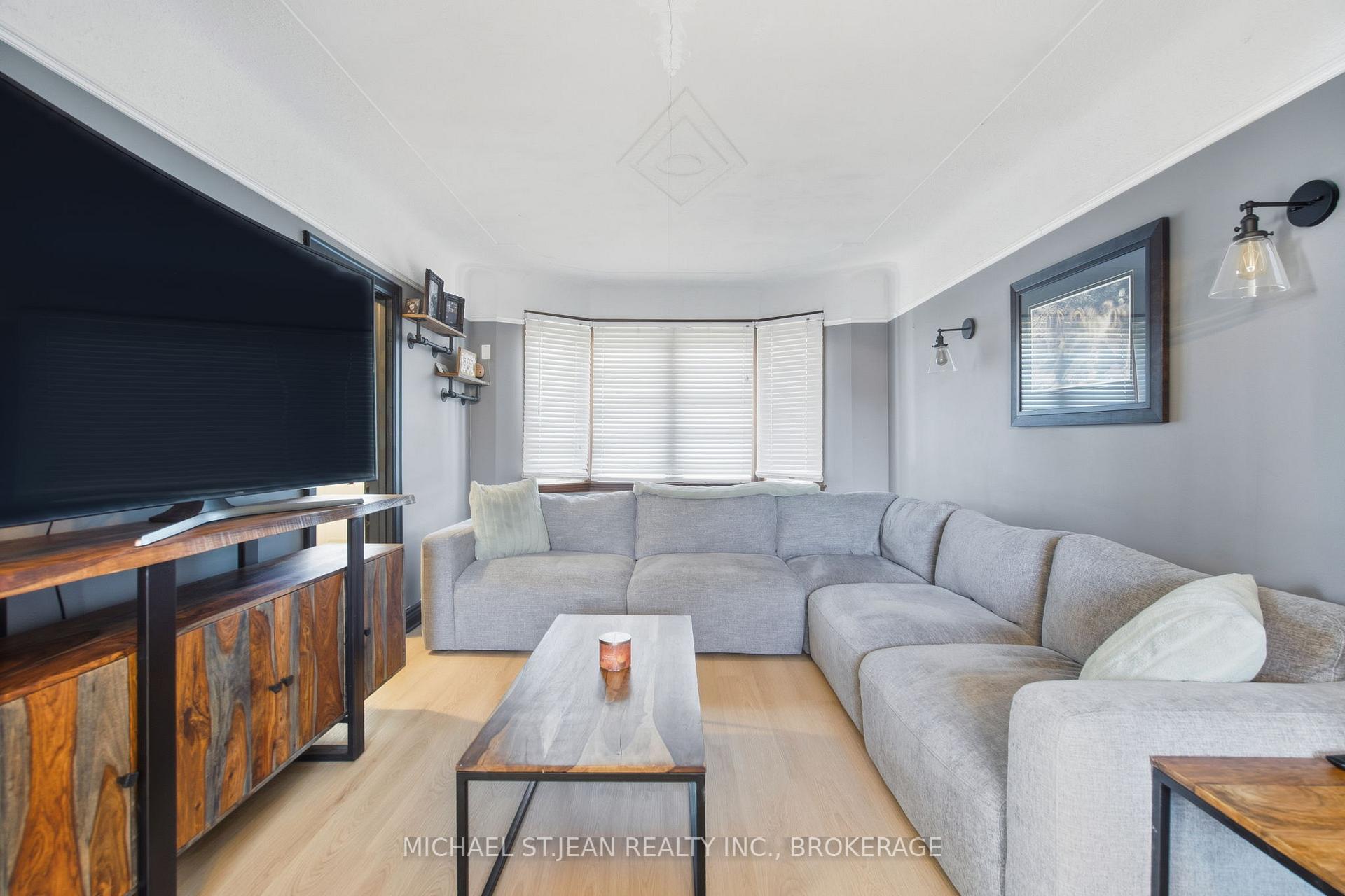 Photo 13 of 181 Craigroyston Road, Hamilton, Glenview — HOMEH