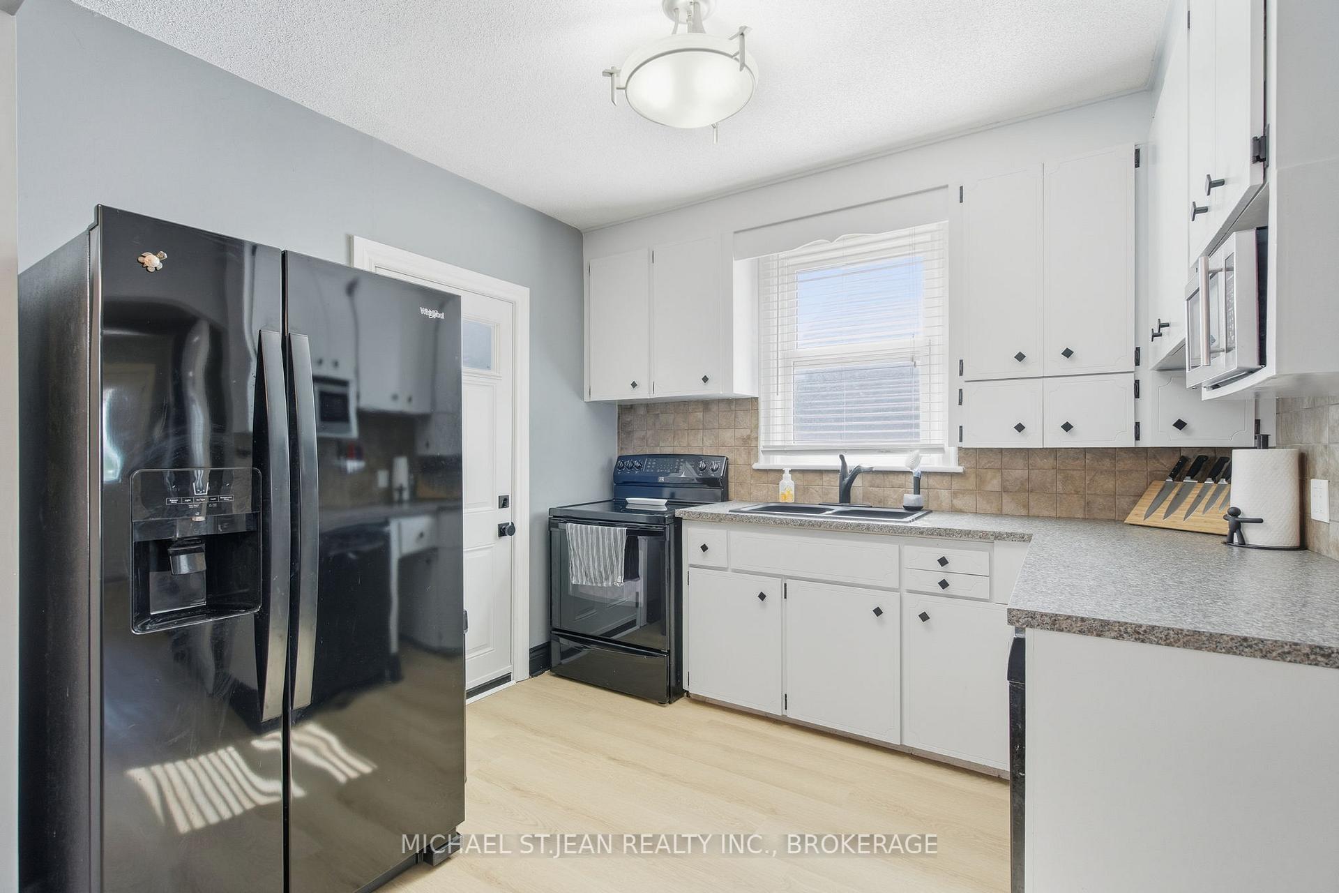 Photo 18 of 181 Craigroyston Road, Hamilton, Glenview — HOMEH