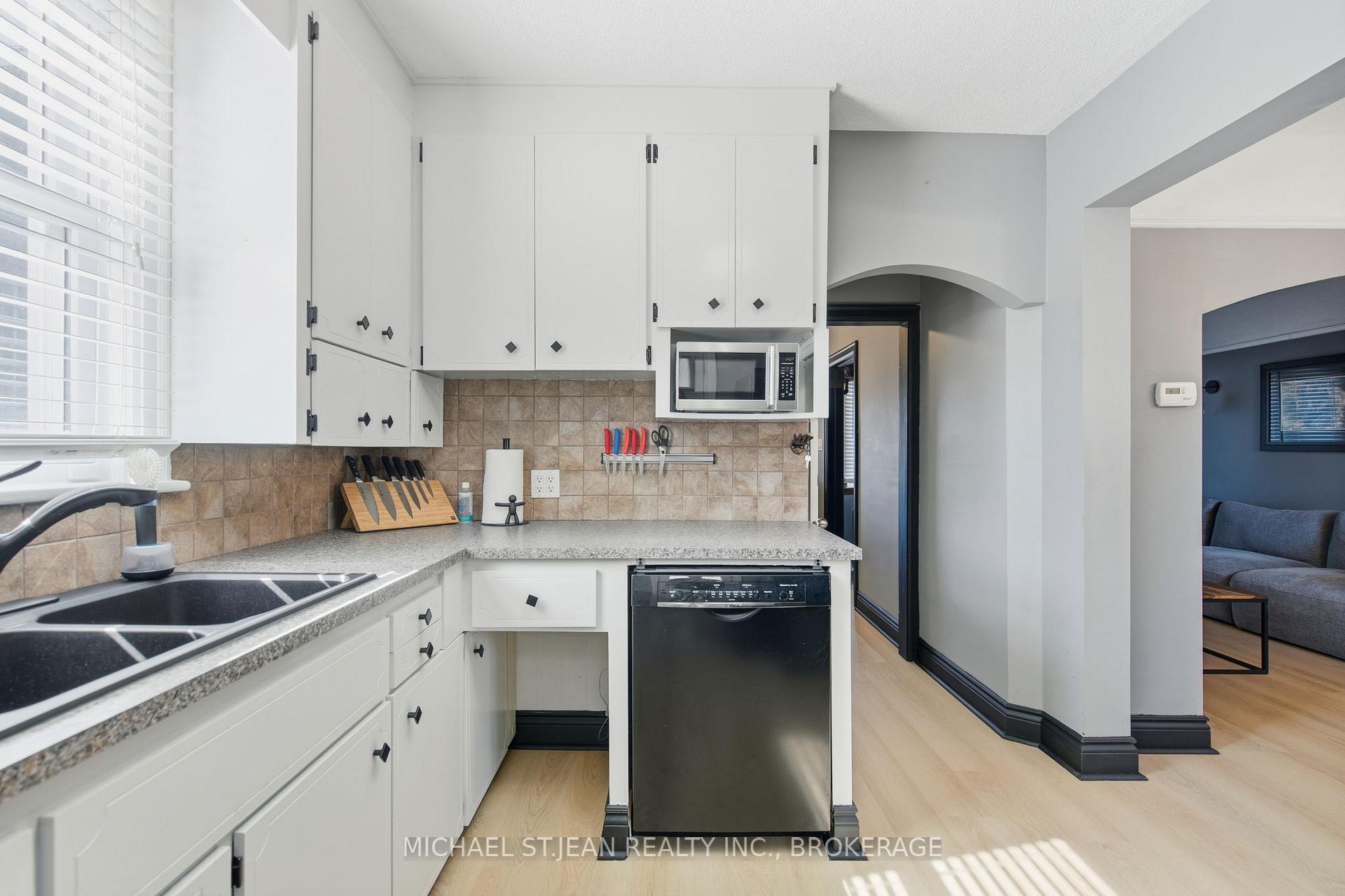 Photo 19 of 181 Craigroyston Road, Hamilton, Glenview — HOMEH
