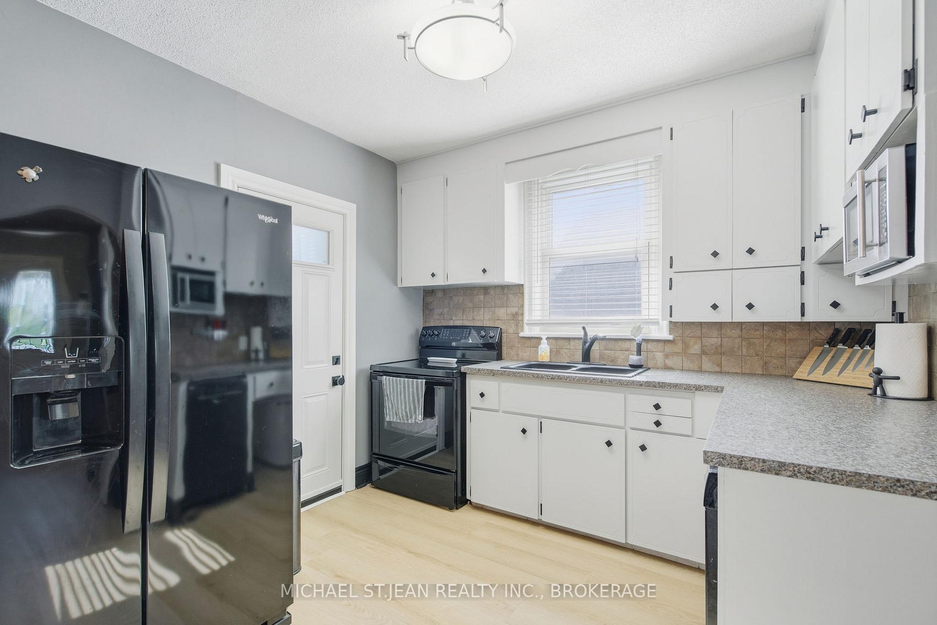 Photo 20 of 181 Craigroyston Road, Hamilton, Glenview — HOMEH