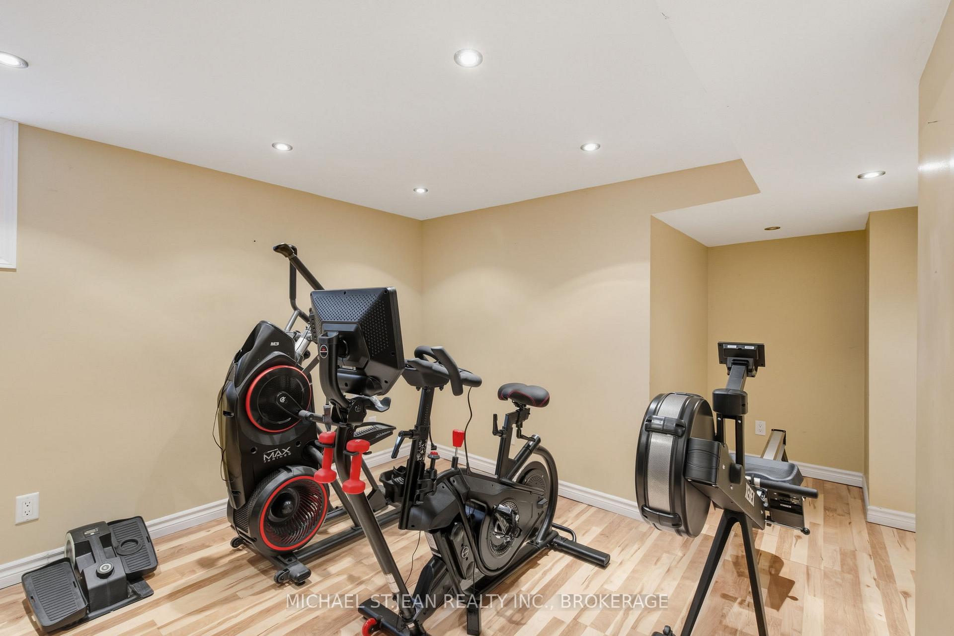 Photo 35 of 181 Craigroyston Road, Hamilton, Glenview — HOMEH