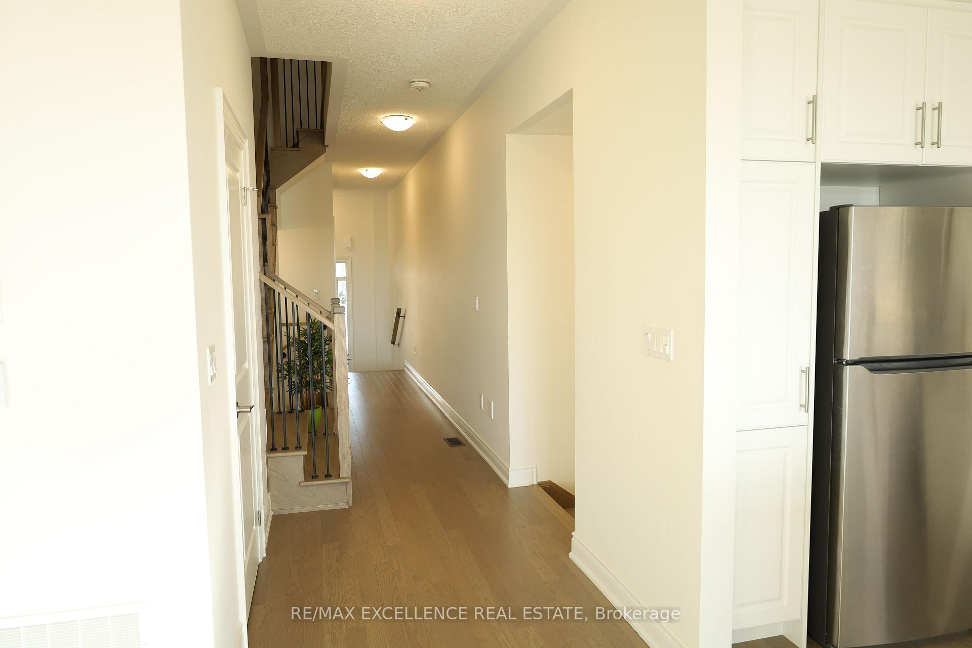 Photo 4 of 102 Bermondsey Way, Brampton, Bram West — HOMEH
