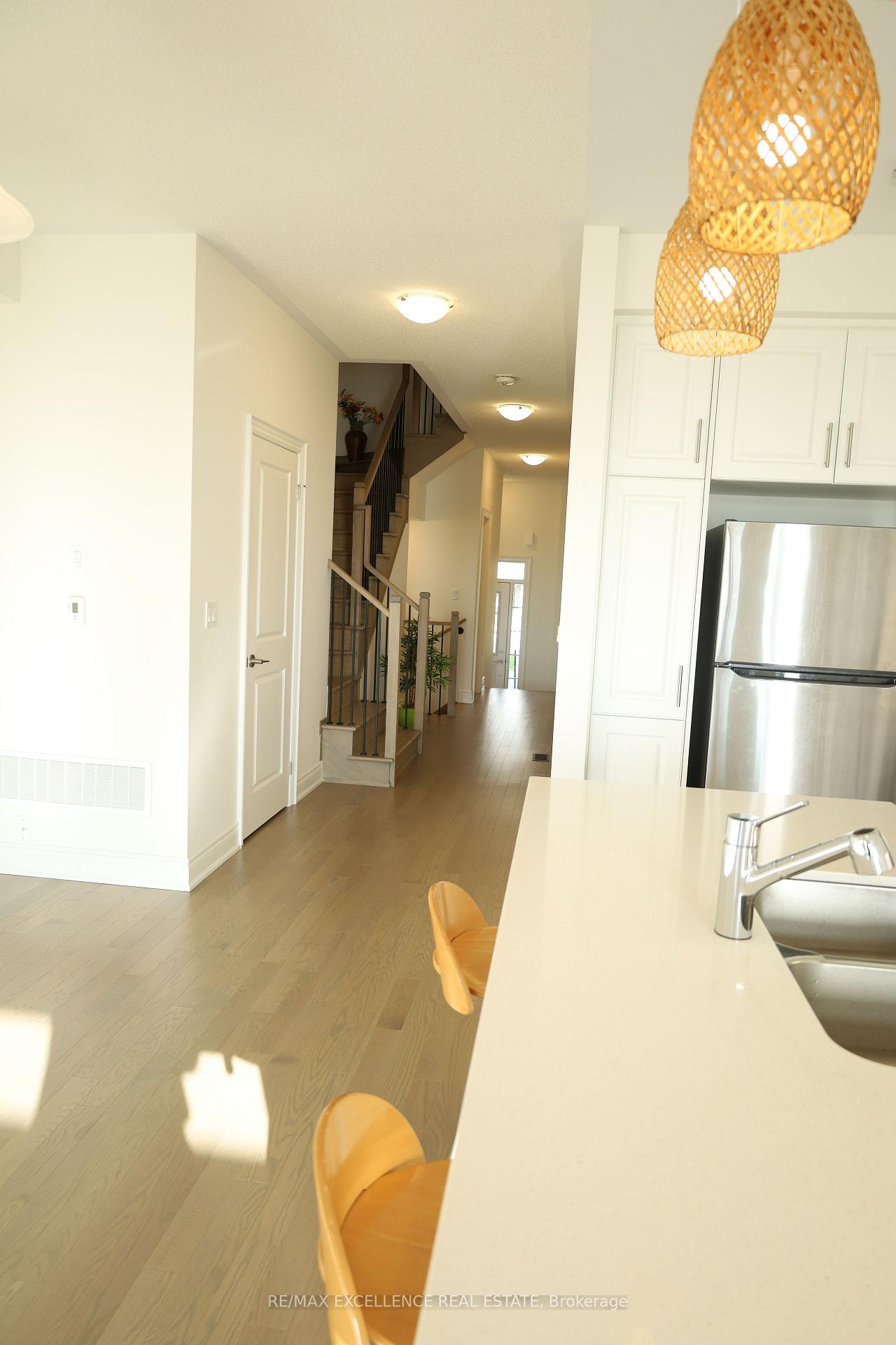 Photo 5 of 102 Bermondsey Way, Brampton, Bram West — HOMEH