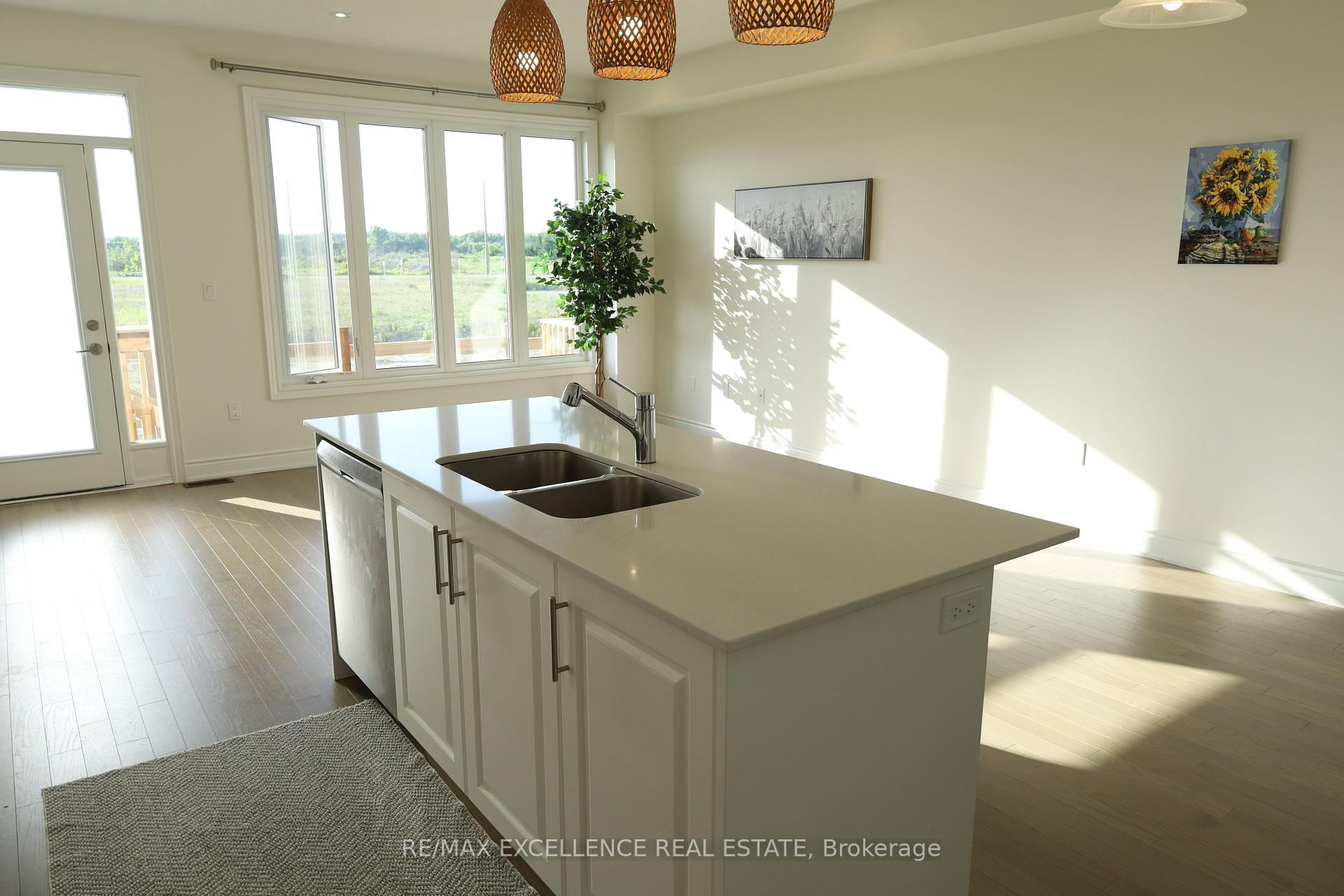 Photo 9 of 102 Bermondsey Way, Brampton, Bram West — HOMEH