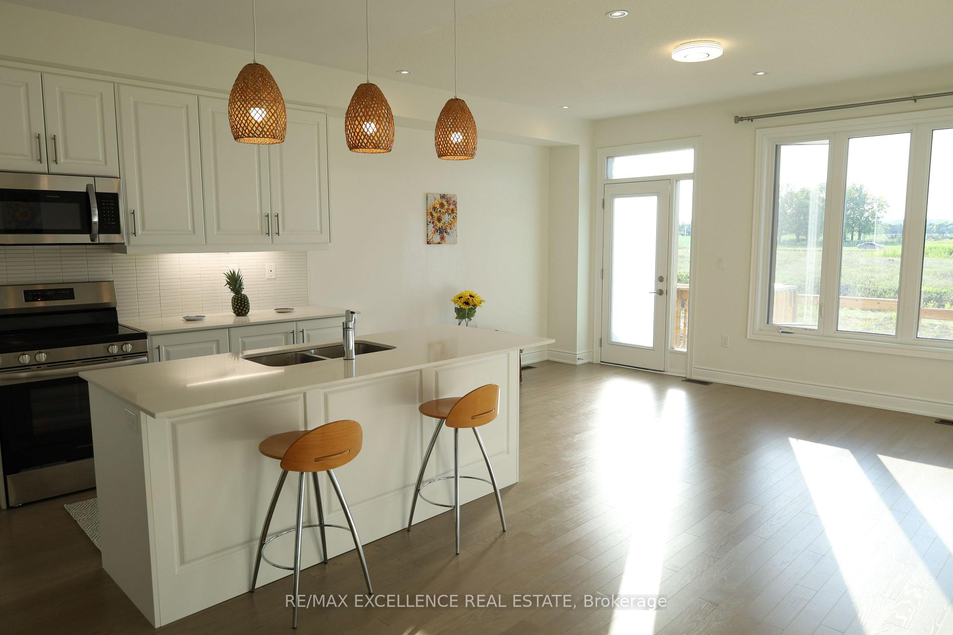 Photo 10 of 102 Bermondsey Way, Brampton, Bram West — HOMEH