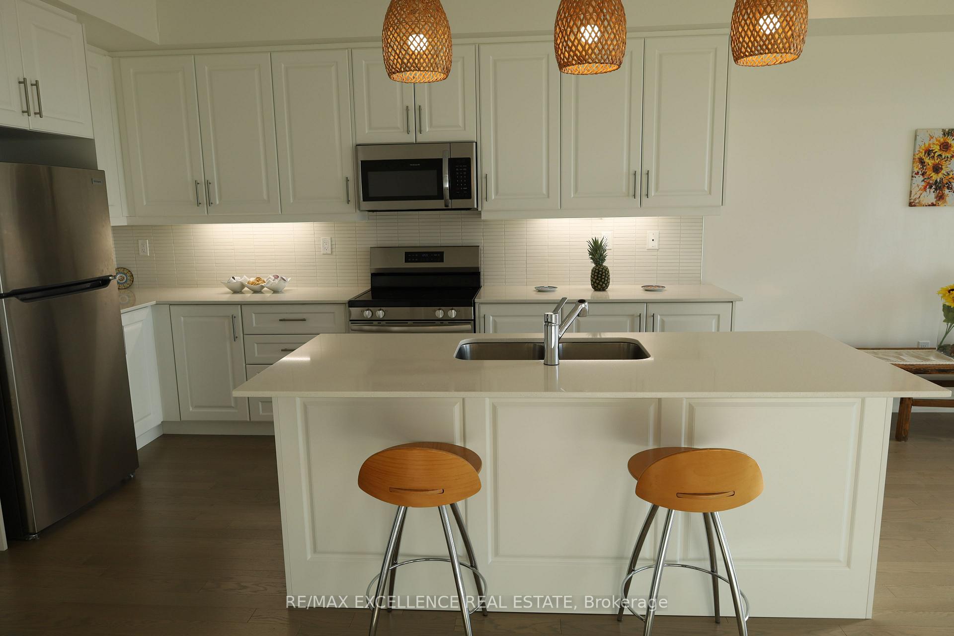 Photo 11 of 102 Bermondsey Way, Brampton, Bram West — HOMEH