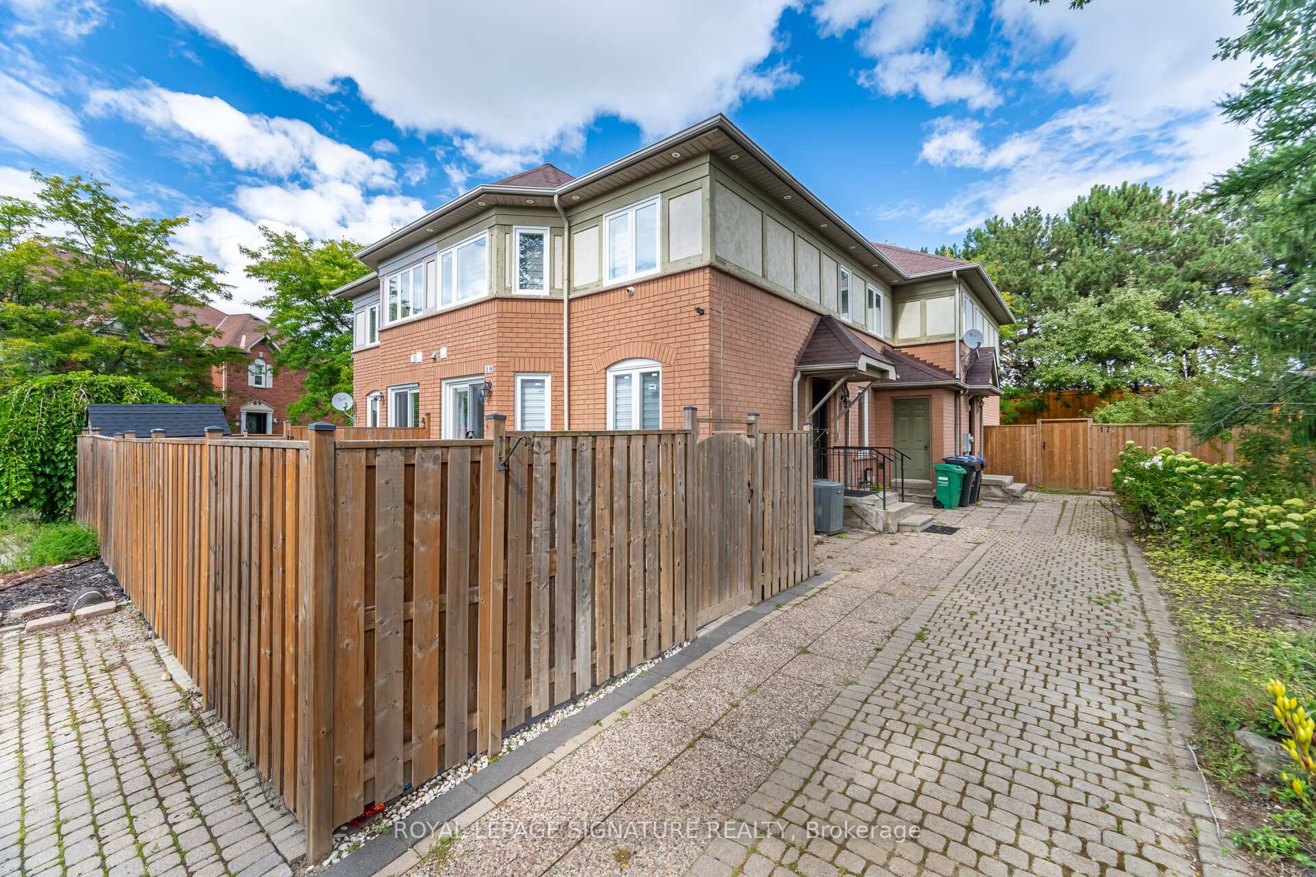 Photo 3 of 17 Quail Feather Crescent, Brampton, Sandringham-Wellington — HOMEH