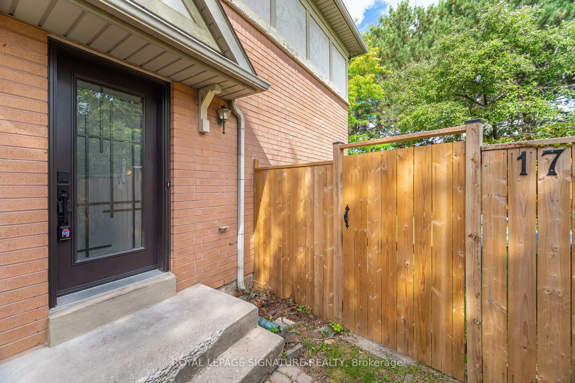 Photo 4 of 17 Quail Feather Crescent, Brampton, Sandringham-Wellington — HOMEH