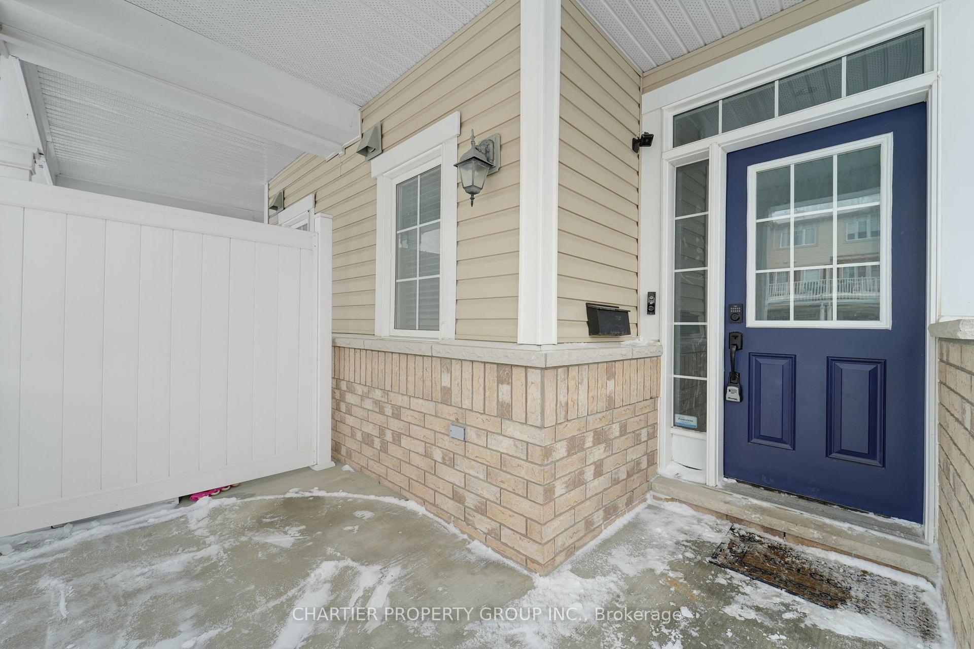 Photo 3 of 450 Meadowhawk Crescent, Ottawa, Barrhaven - Half Moon Bay — HOMEH