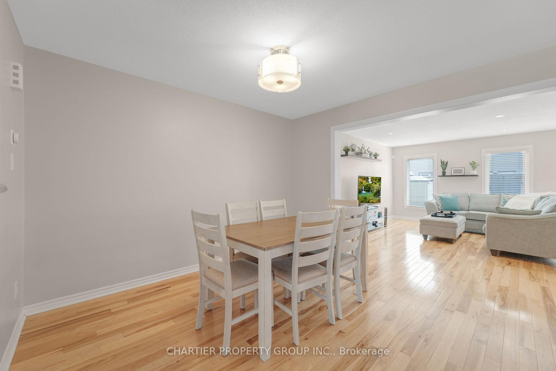 Photo 5 of 450 Meadowhawk Crescent, Ottawa, Barrhaven - Half Moon Bay — HOMEH