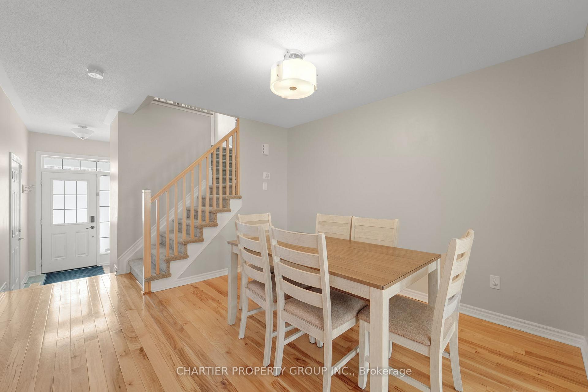 Photo 6 of 450 Meadowhawk Crescent, Ottawa, Barrhaven - Half Moon Bay — HOMEH