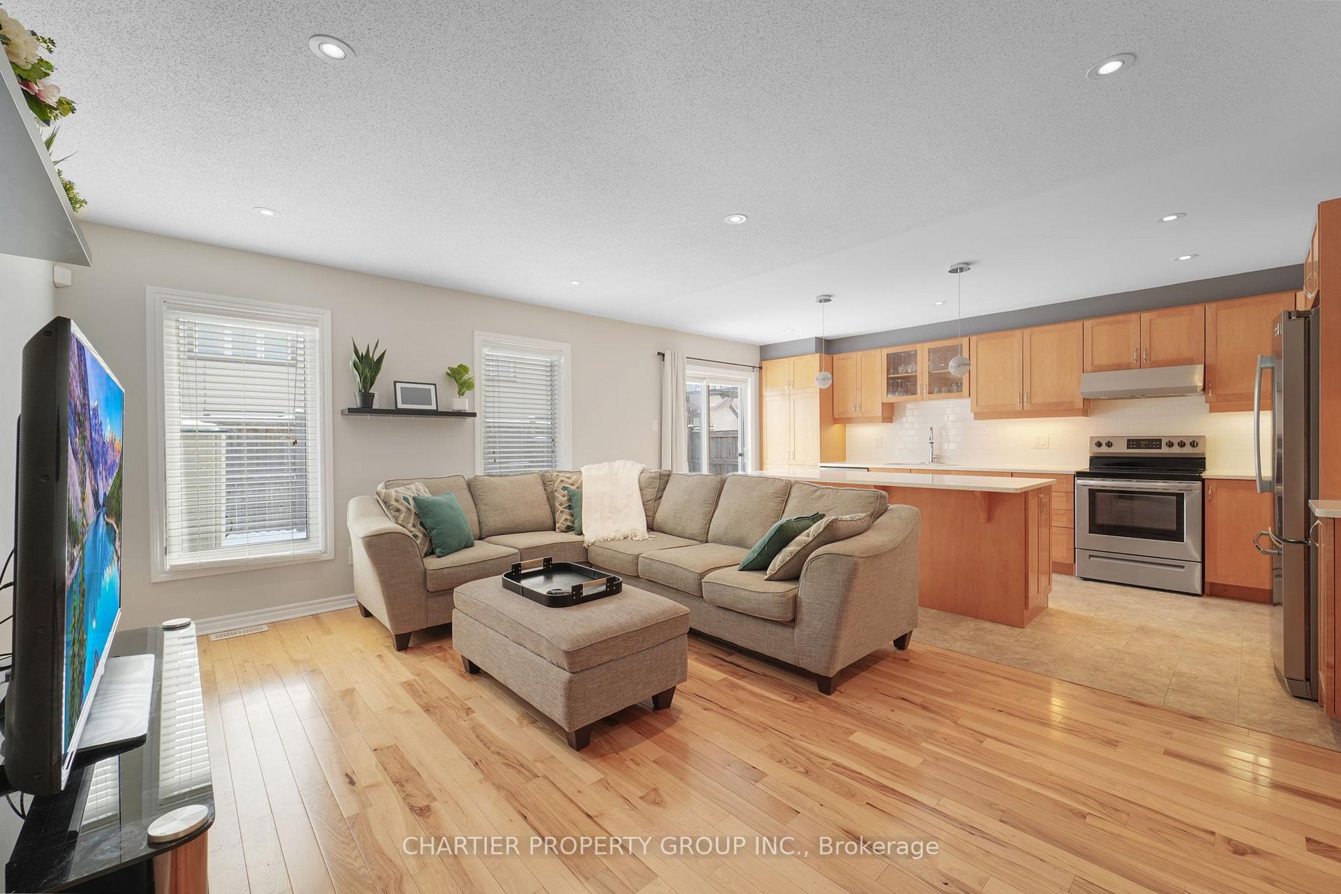 Photo 7 of 450 Meadowhawk Crescent, Ottawa, Barrhaven - Half Moon Bay — HOMEH