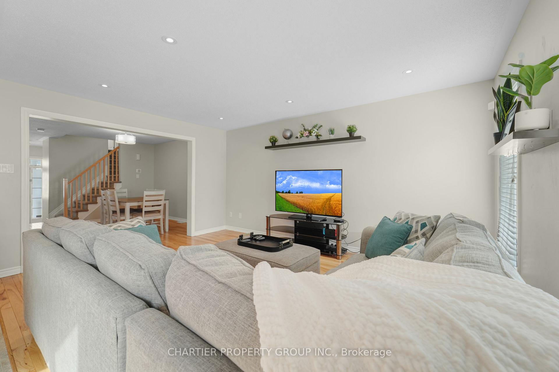 Photo 8 of 450 Meadowhawk Crescent, Ottawa, Barrhaven - Half Moon Bay — HOMEH
