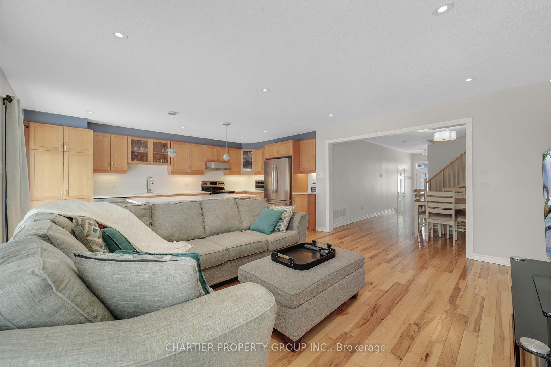 Photo 9 of 450 Meadowhawk Crescent, Ottawa, Barrhaven - Half Moon Bay — HOMEH