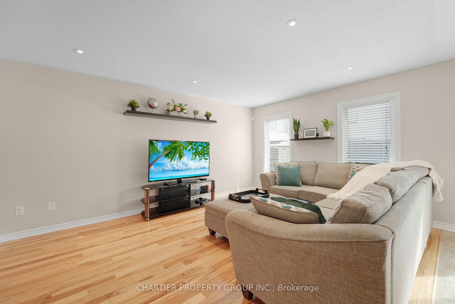 Photo 10 of 450 Meadowhawk Crescent, Ottawa, Barrhaven - Half Moon Bay — HOMEH