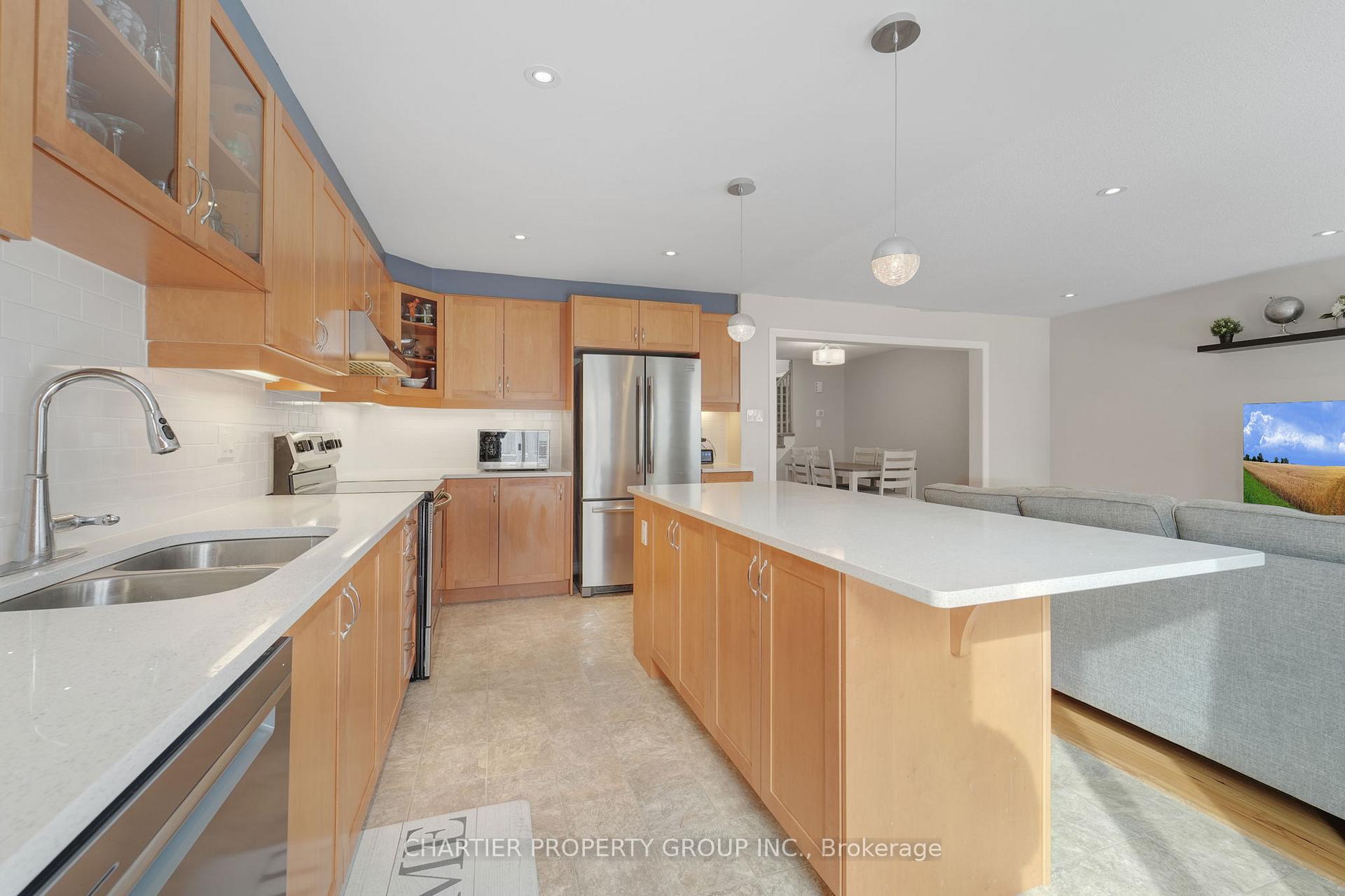 Photo 12 of 450 Meadowhawk Crescent, Ottawa, Barrhaven - Half Moon Bay — HOMEH
