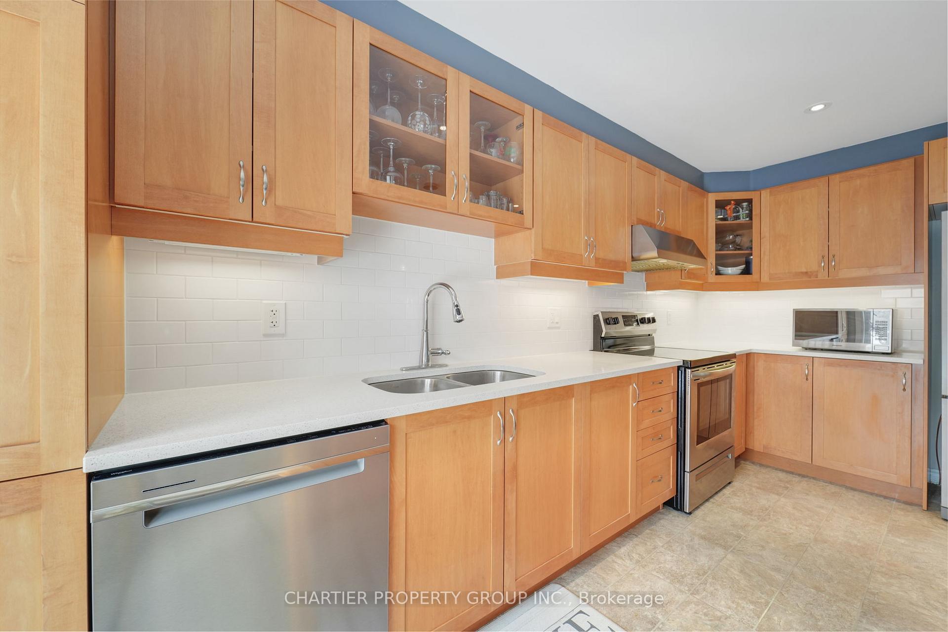 Photo 14 of 450 Meadowhawk Crescent, Ottawa, Barrhaven - Half Moon Bay — HOMEH