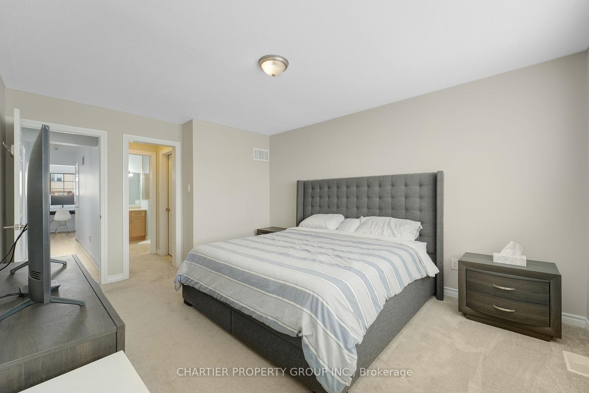 Photo 18 of 450 Meadowhawk Crescent, Ottawa, Barrhaven - Half Moon Bay — HOMEH