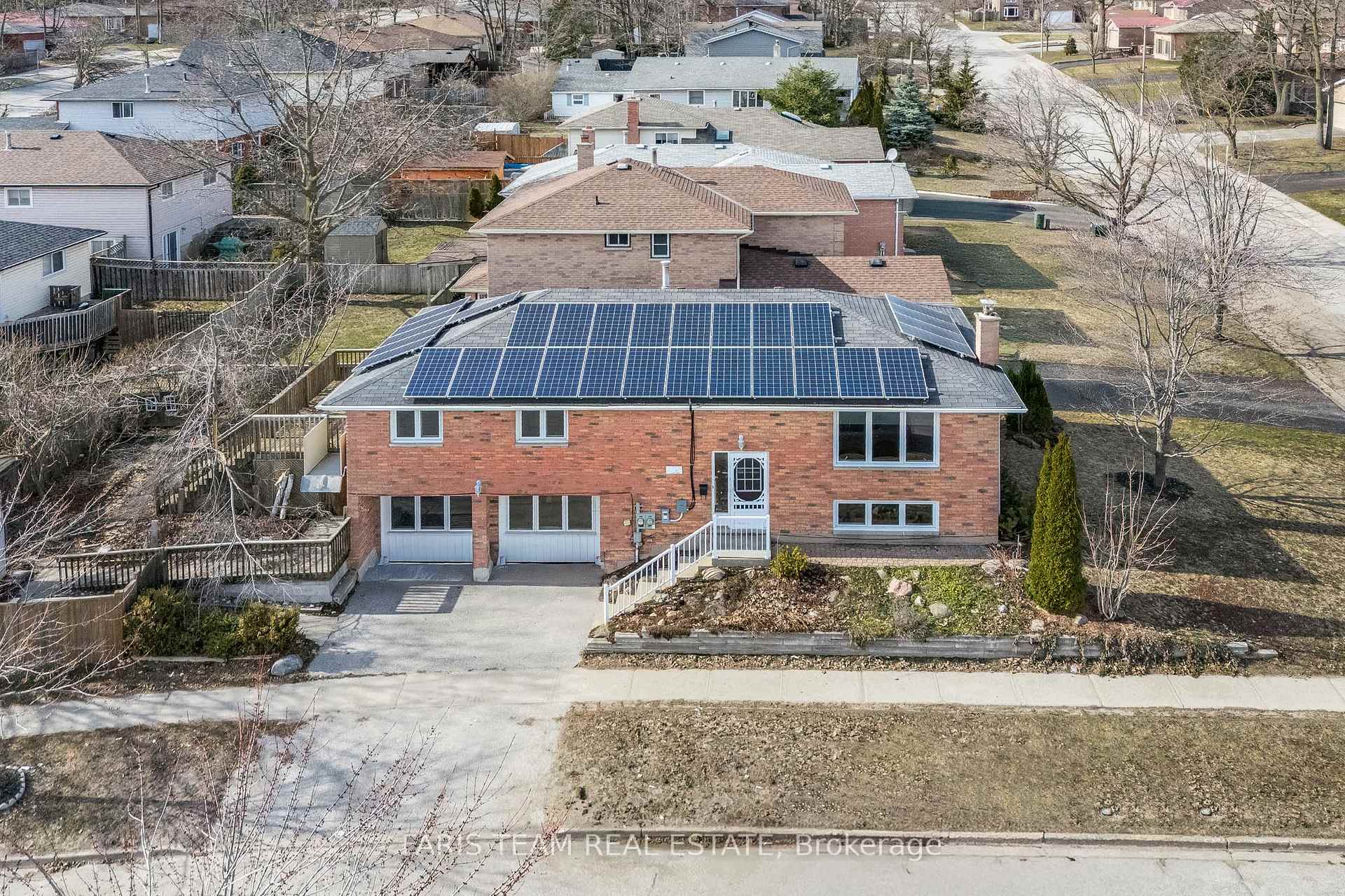Photo 1 of 136 Fox Run, Barrie, Letitia Heights — HOMEH