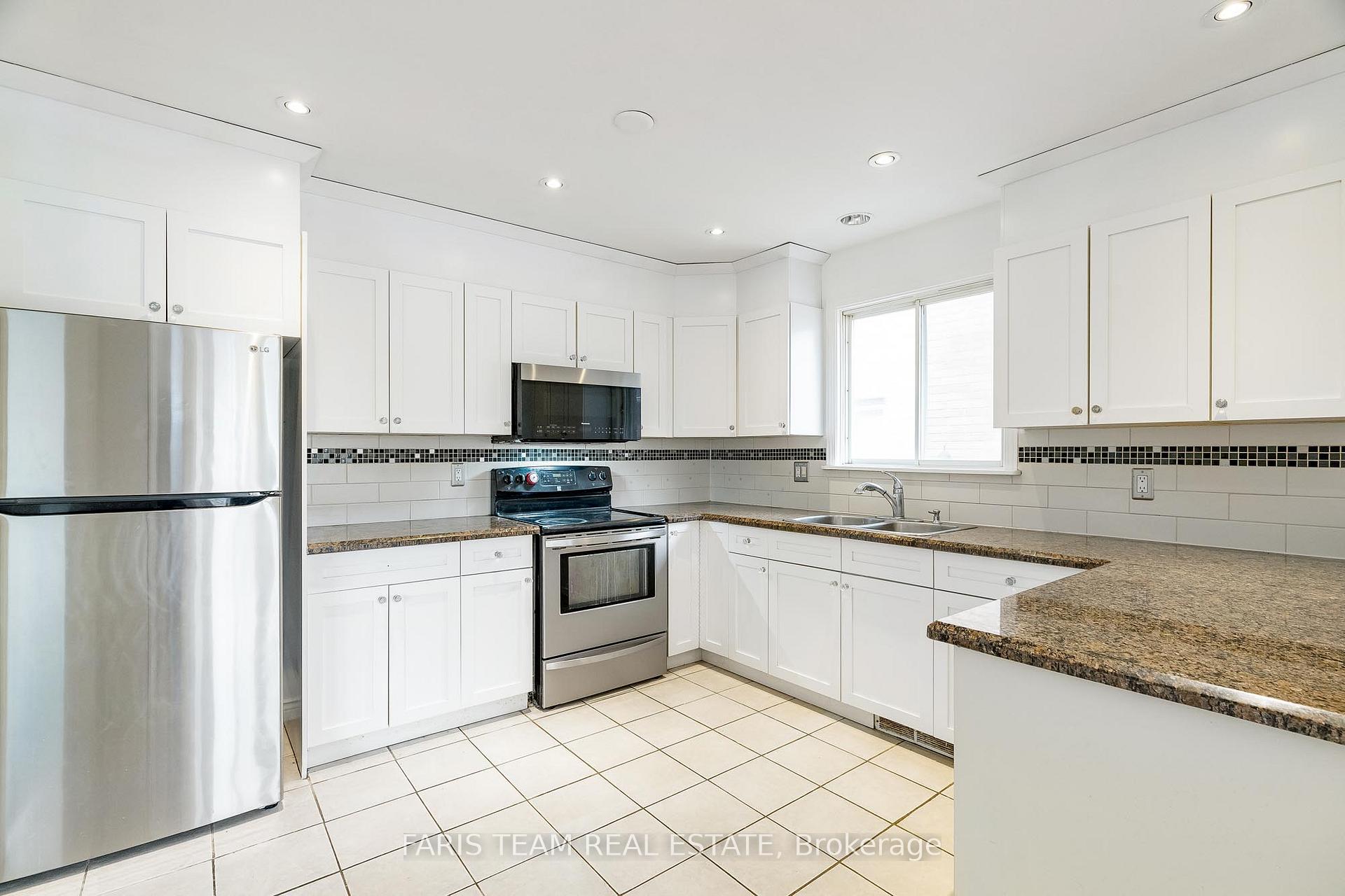Photo 5 of 136 Fox Run, Barrie, Letitia Heights — HOMEH