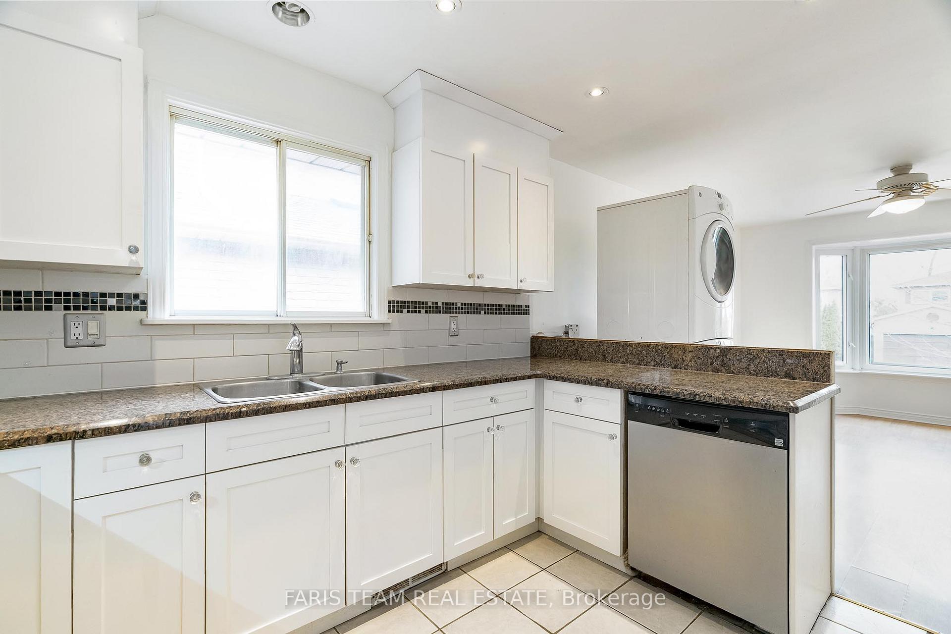 Photo 6 of 136 Fox Run, Barrie, Letitia Heights — HOMEH
