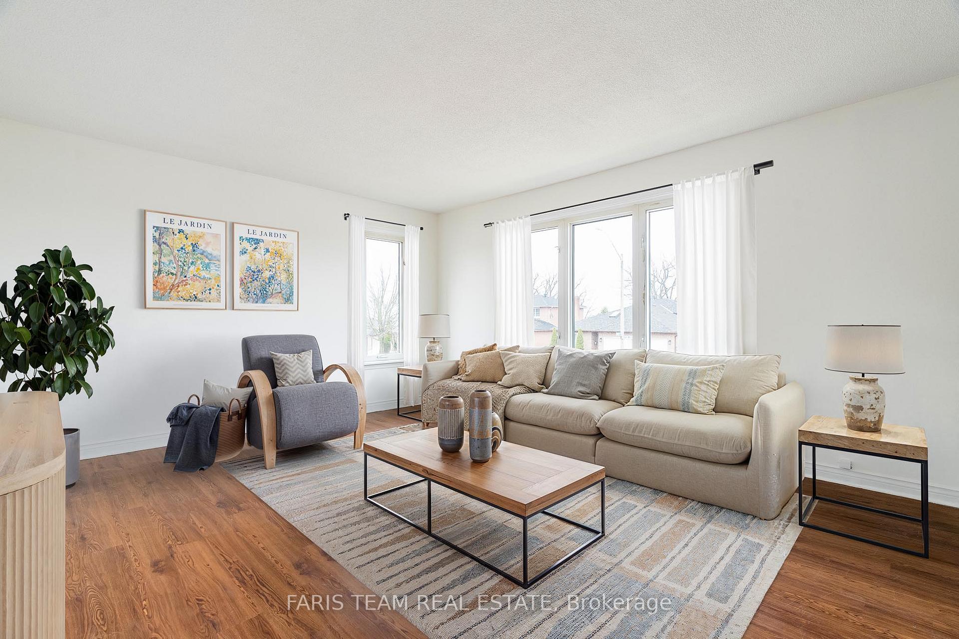 Photo 9 of 136 Fox Run, Barrie, Letitia Heights — HOMEH