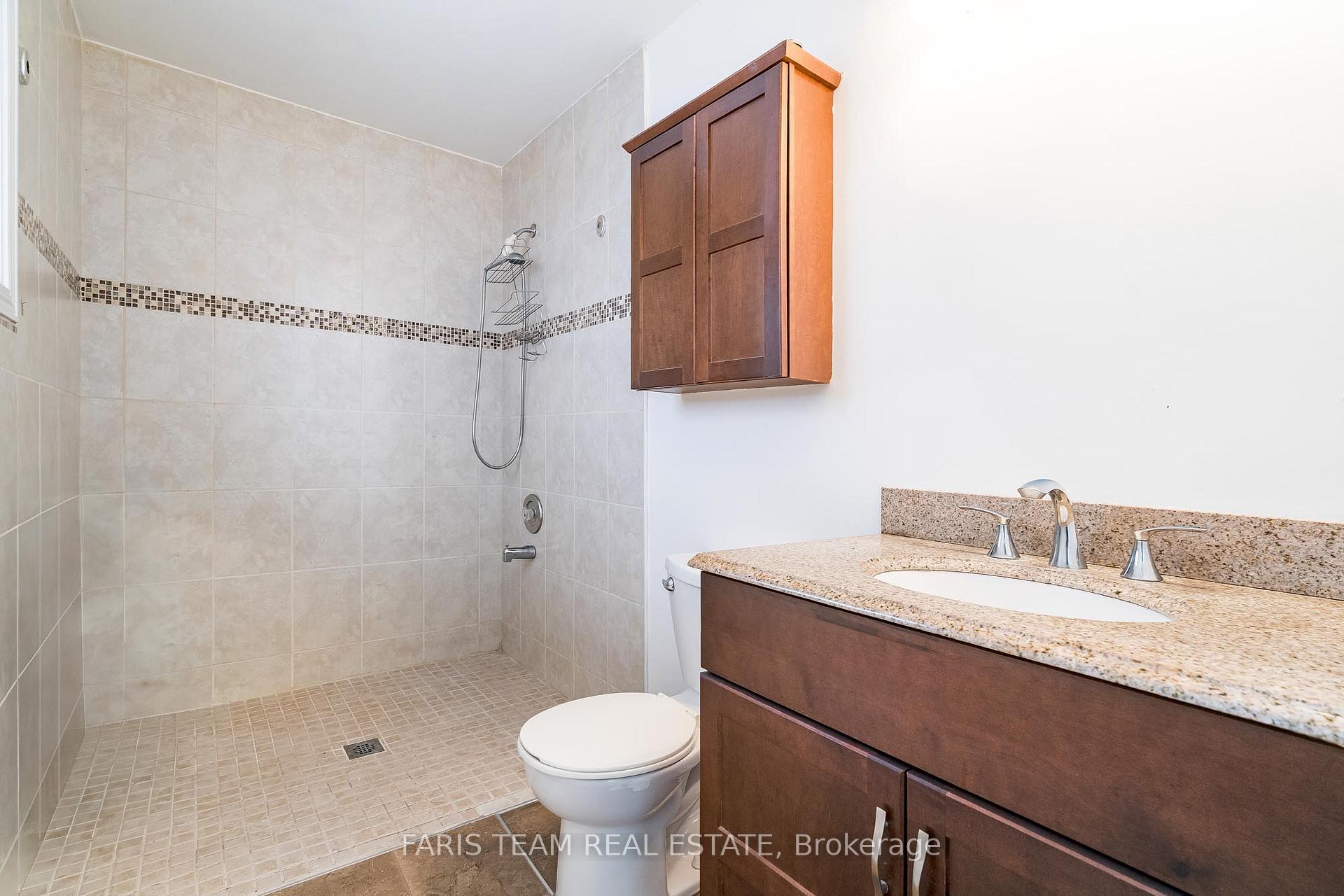 Photo 14 of 136 Fox Run, Barrie, Letitia Heights — HOMEH