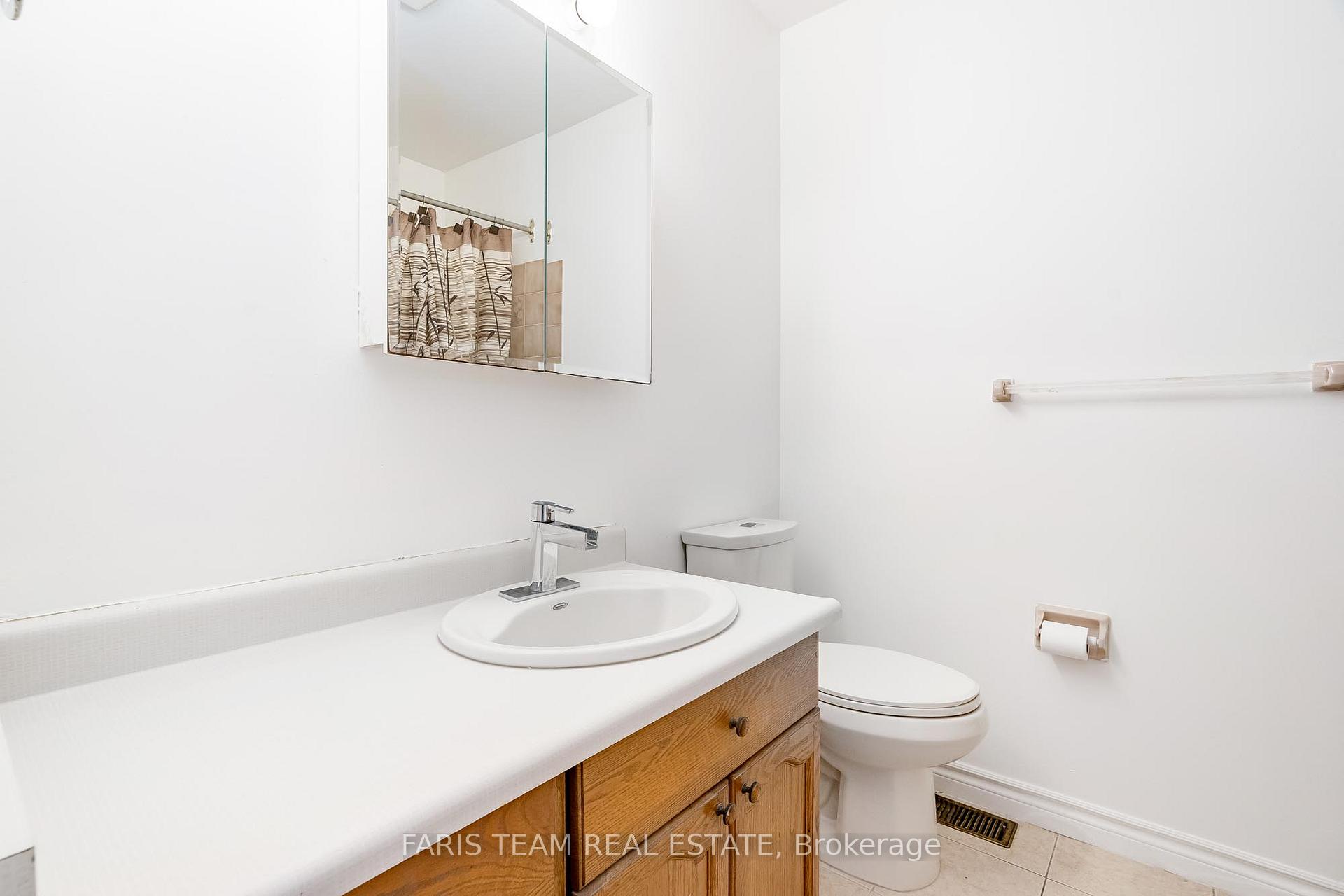 Photo 17 of 136 Fox Run, Barrie, Letitia Heights — HOMEH