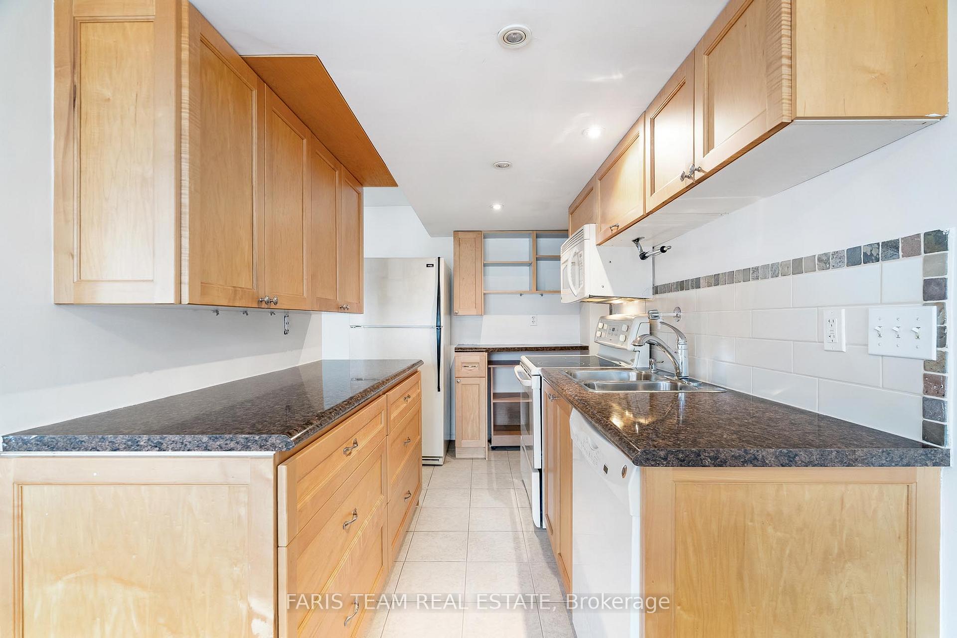 Photo 18 of 136 Fox Run, Barrie, Letitia Heights — HOMEH
