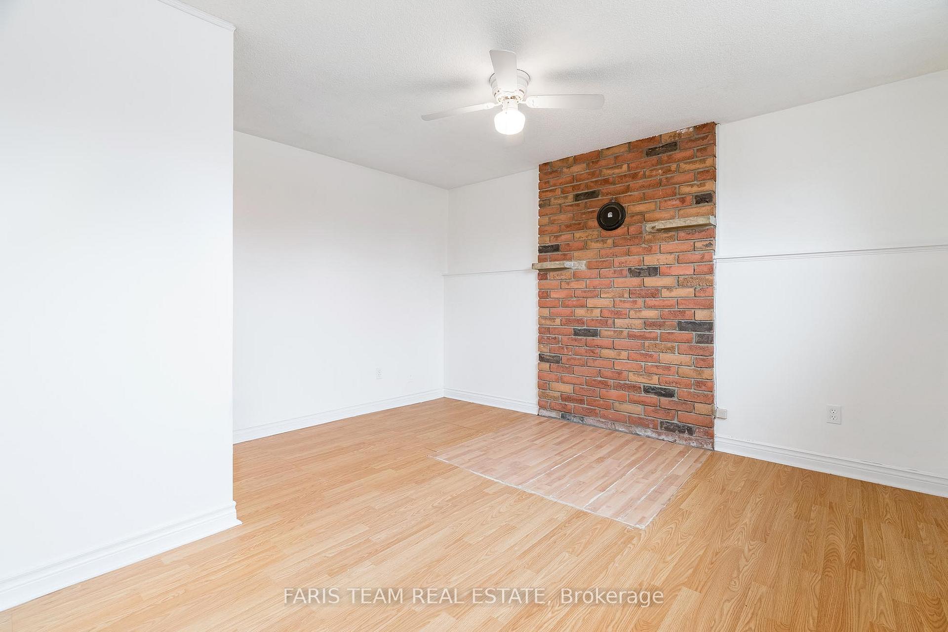 Photo 25 of 136 Fox Run, Barrie, Letitia Heights — HOMEH