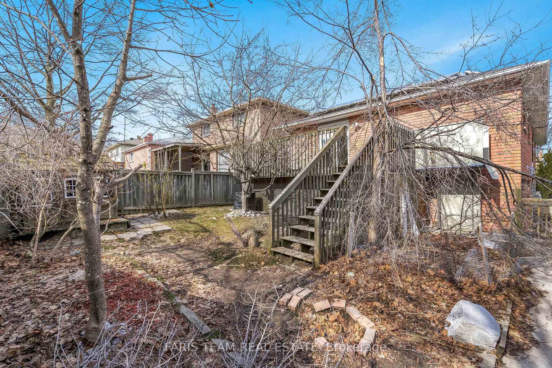 Photo 29 of 136 Fox Run, Barrie, Letitia Heights — HOMEH