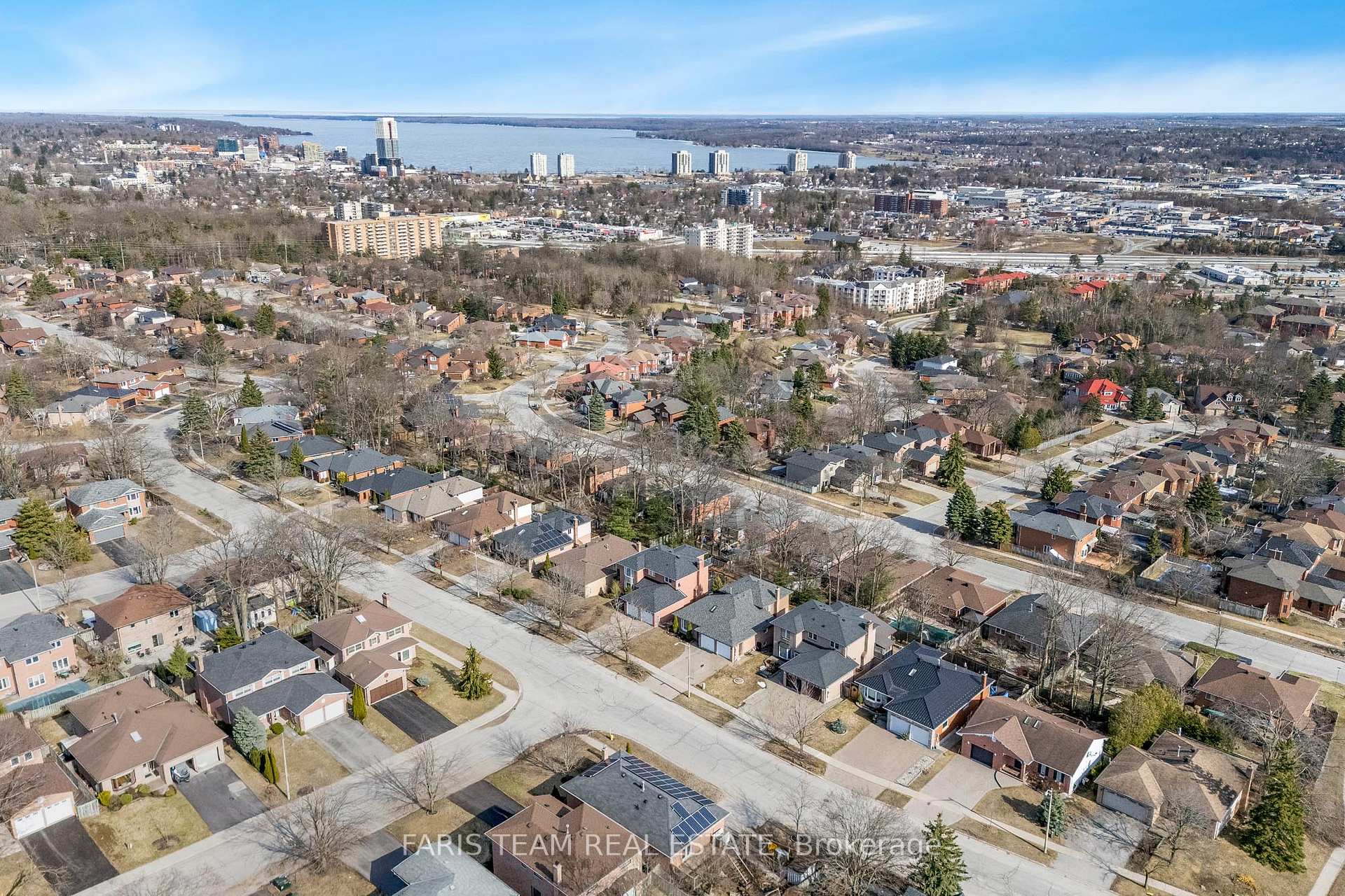 Photo 31 of 136 Fox Run, Barrie, Letitia Heights — HOMEH